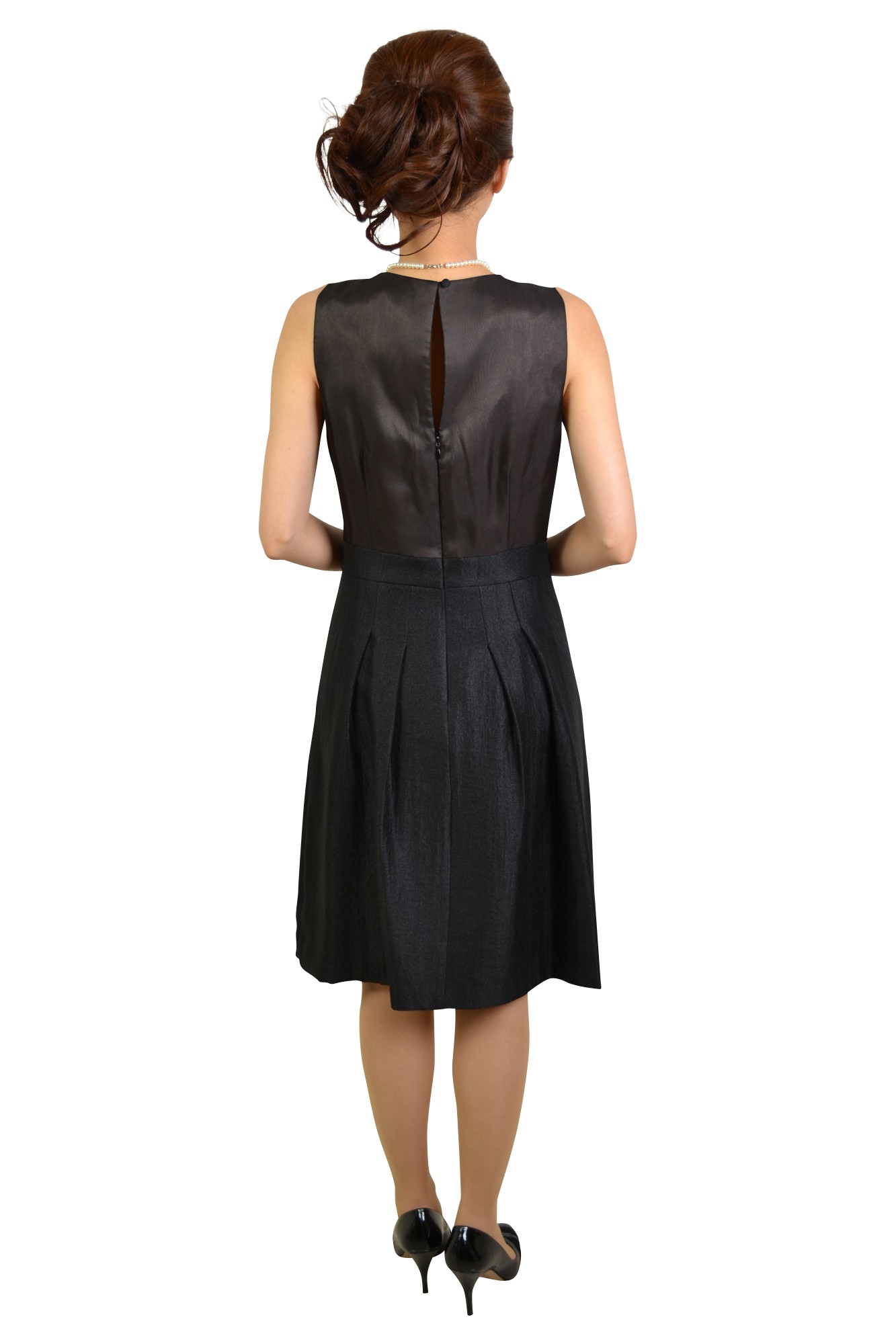 ブラック胸デザインドレス