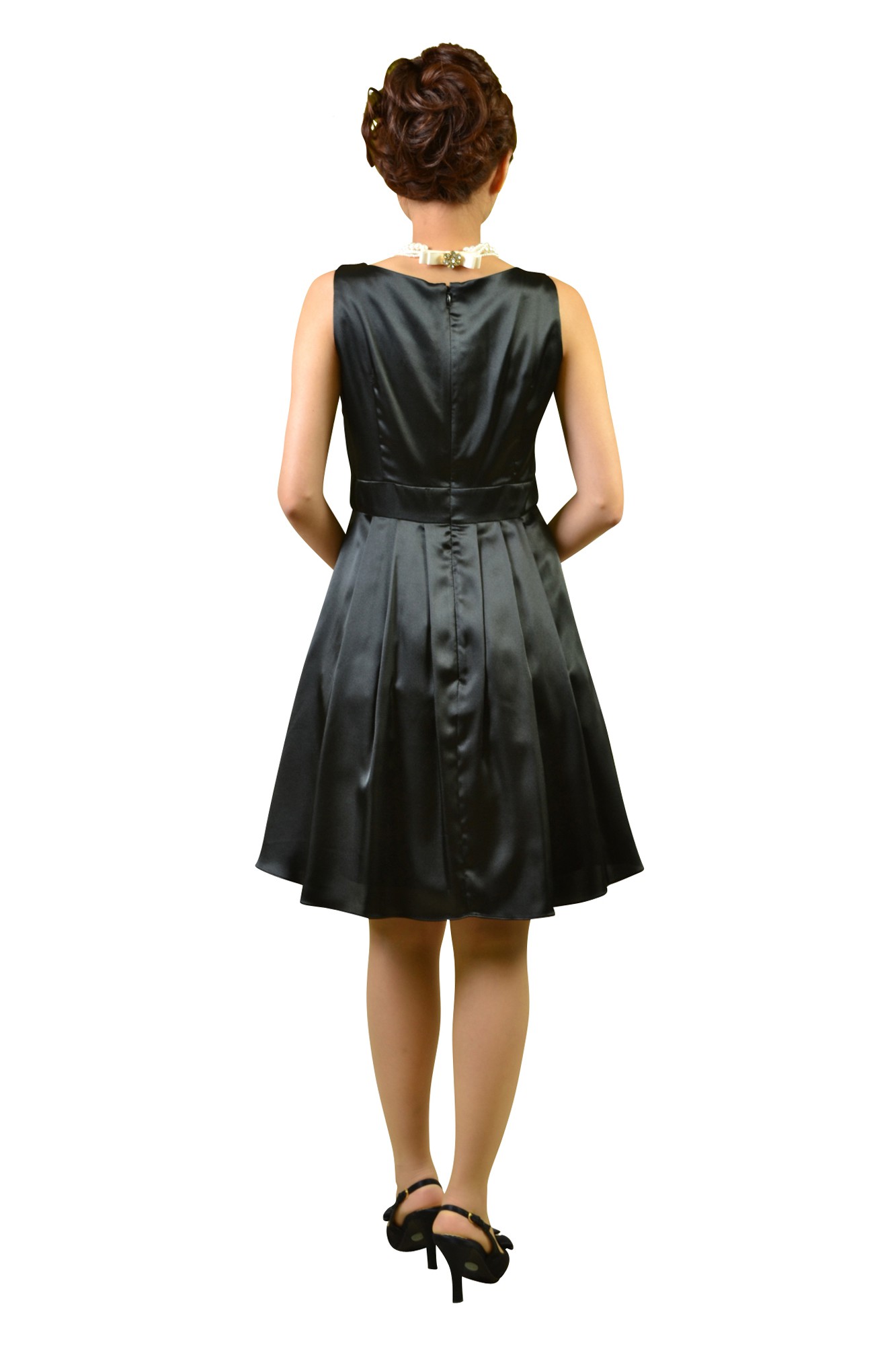 ブラック光沢プリーツドレス