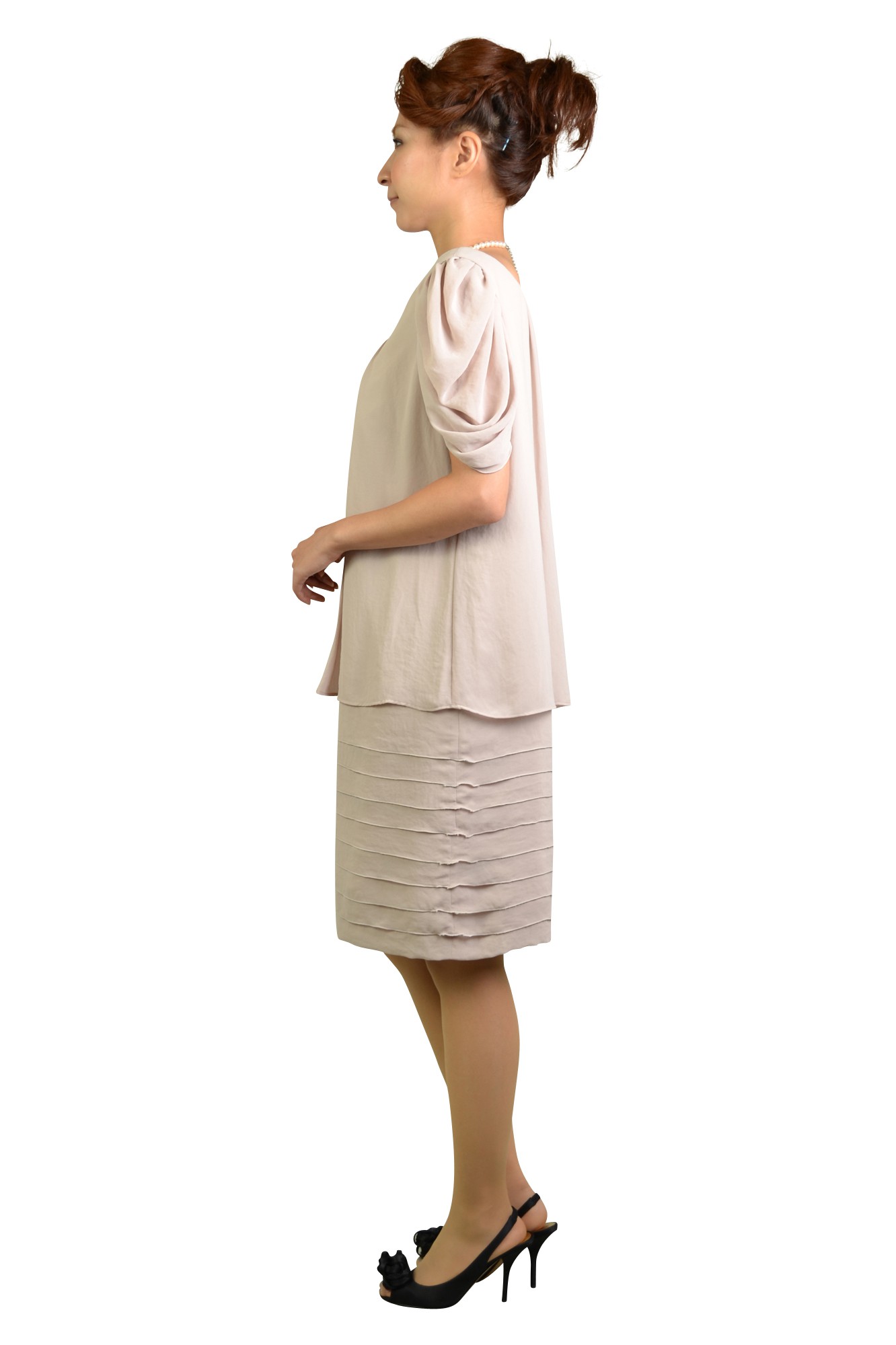 ベージュふんわりミニ袖ドレス