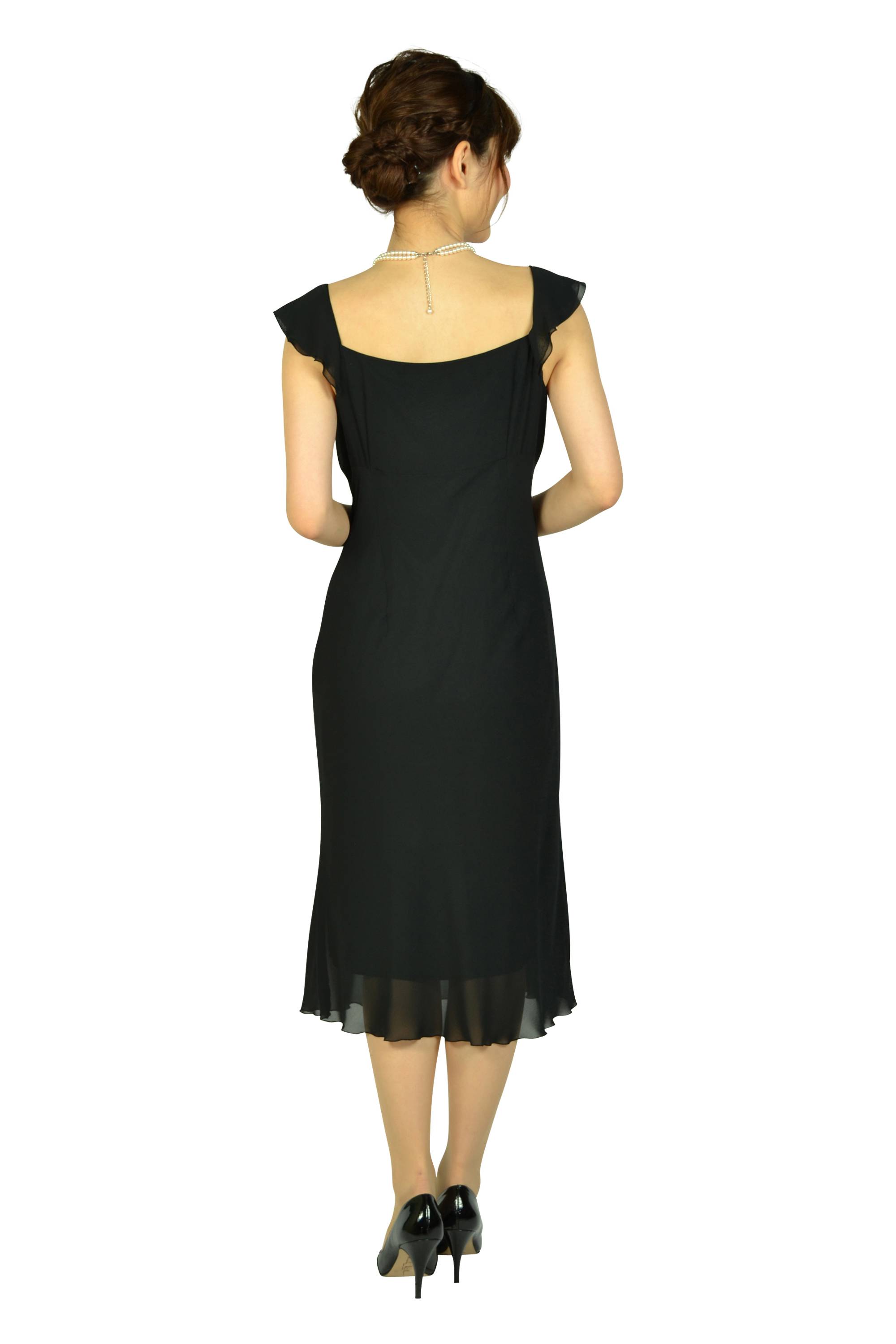 シンプルブラックドレス