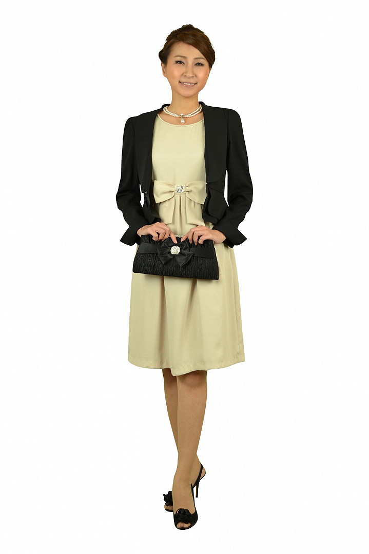 シンプルベージュリボンドレス