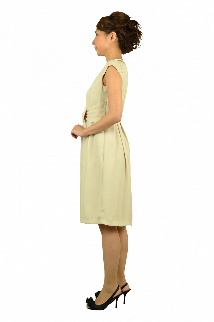 シンプルベージュリボンドレス