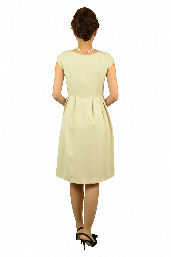 シンプルベージュリボンドレス