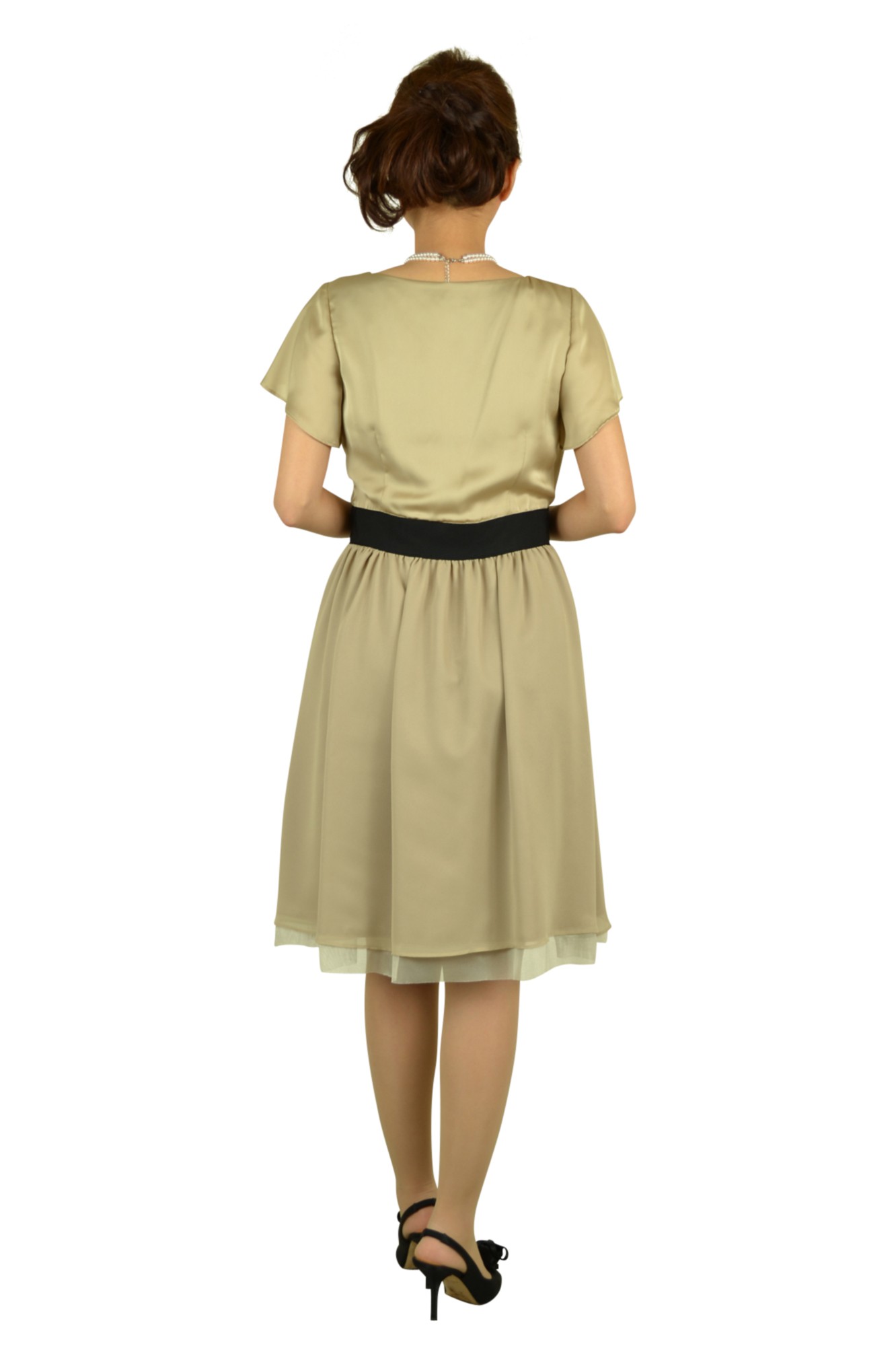 ミニ袖ベージュドレス