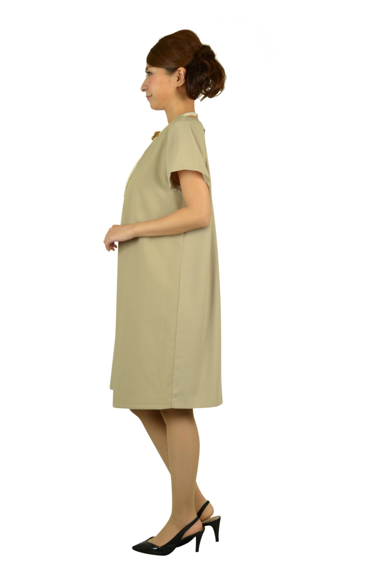 ベージュシンプルゆったりドレス