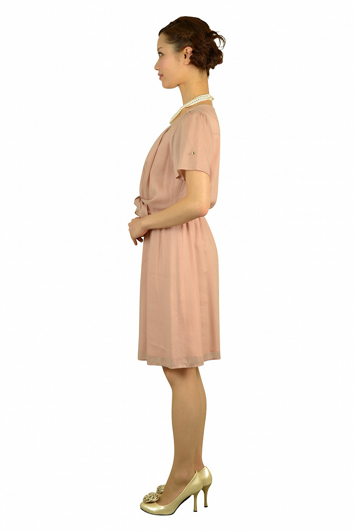 柔らかピンクドレス