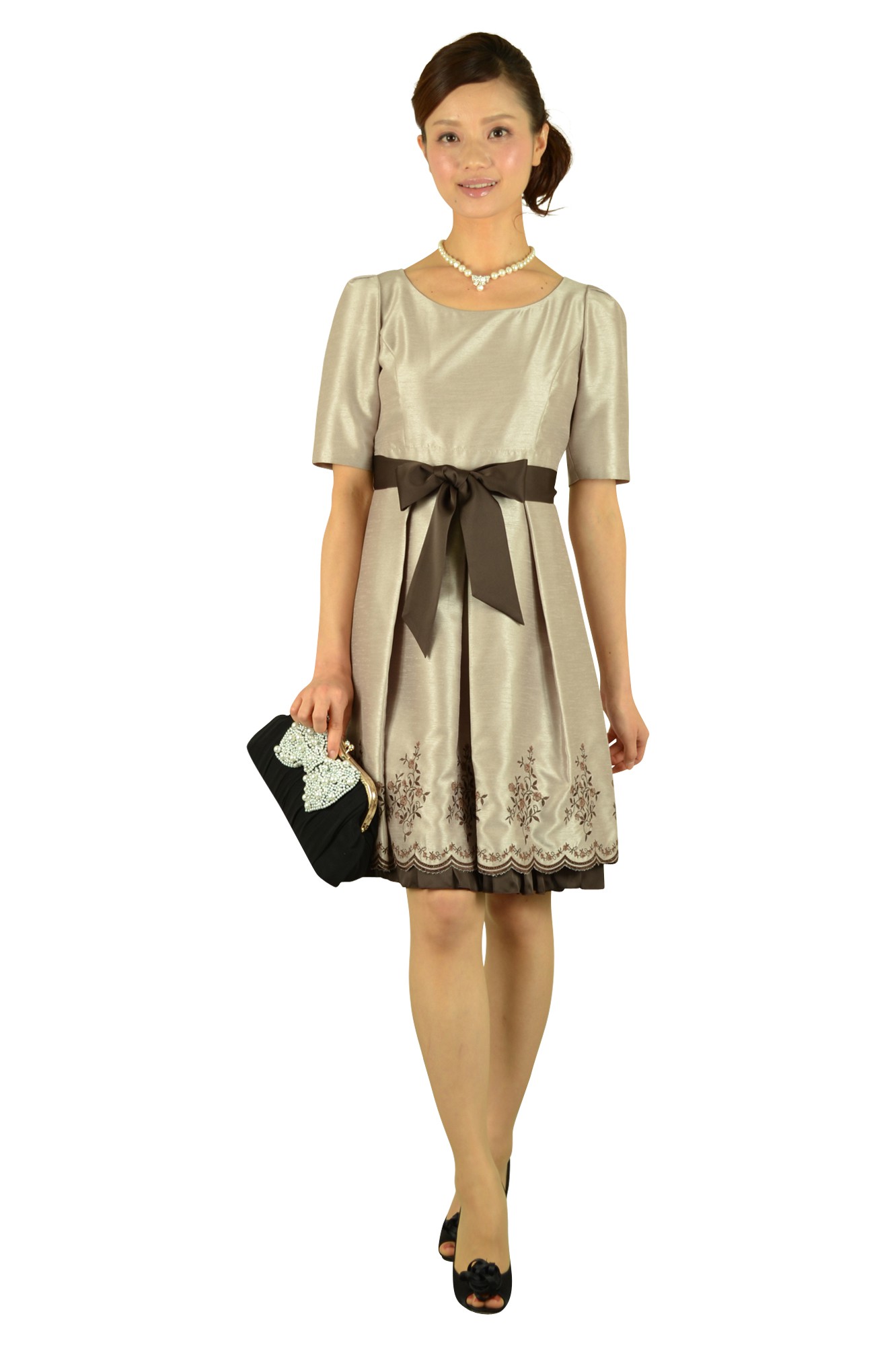 5分袖裾刺繍ベージュドレス