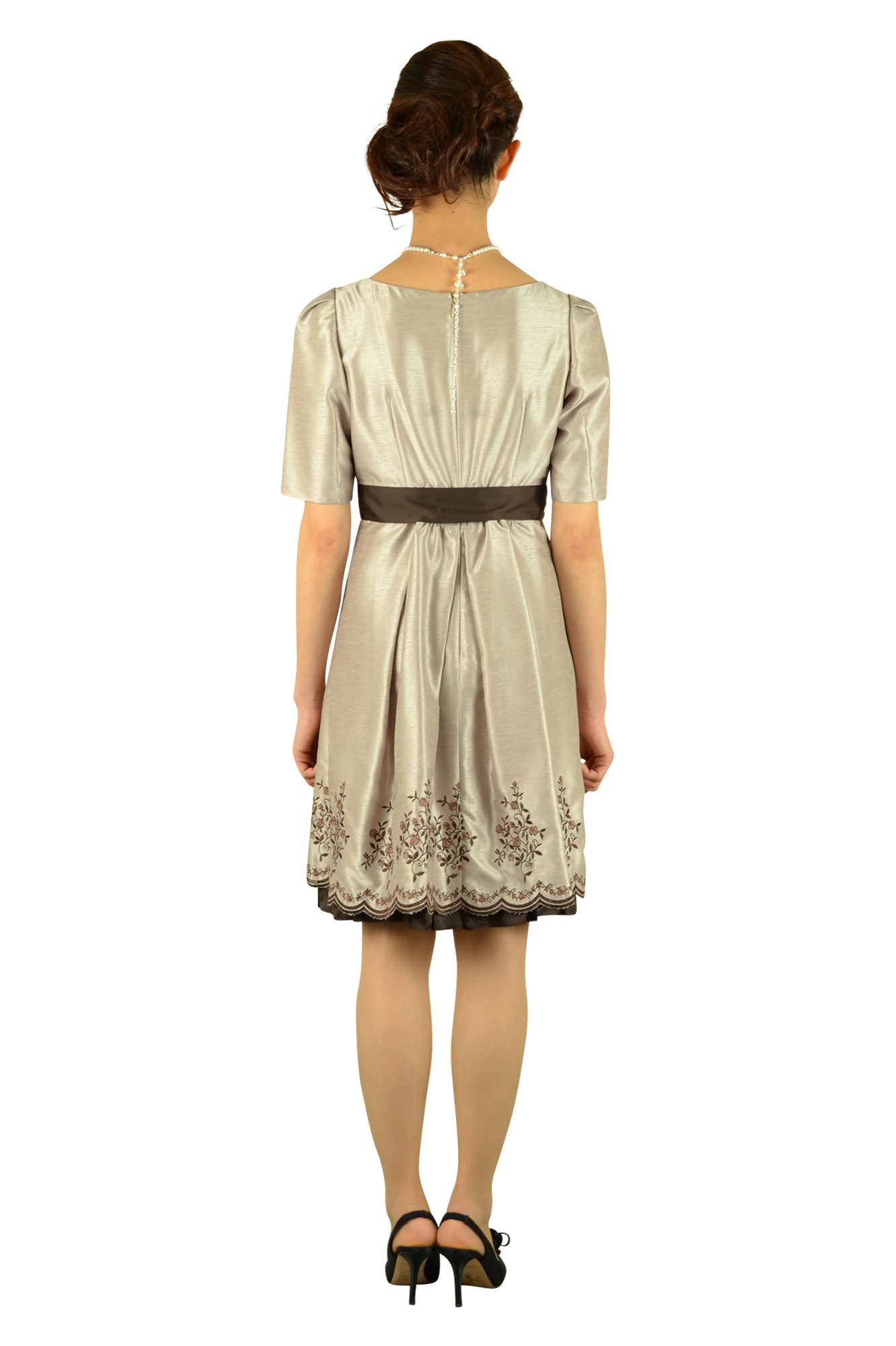 5分袖裾刺繍ベージュドレス