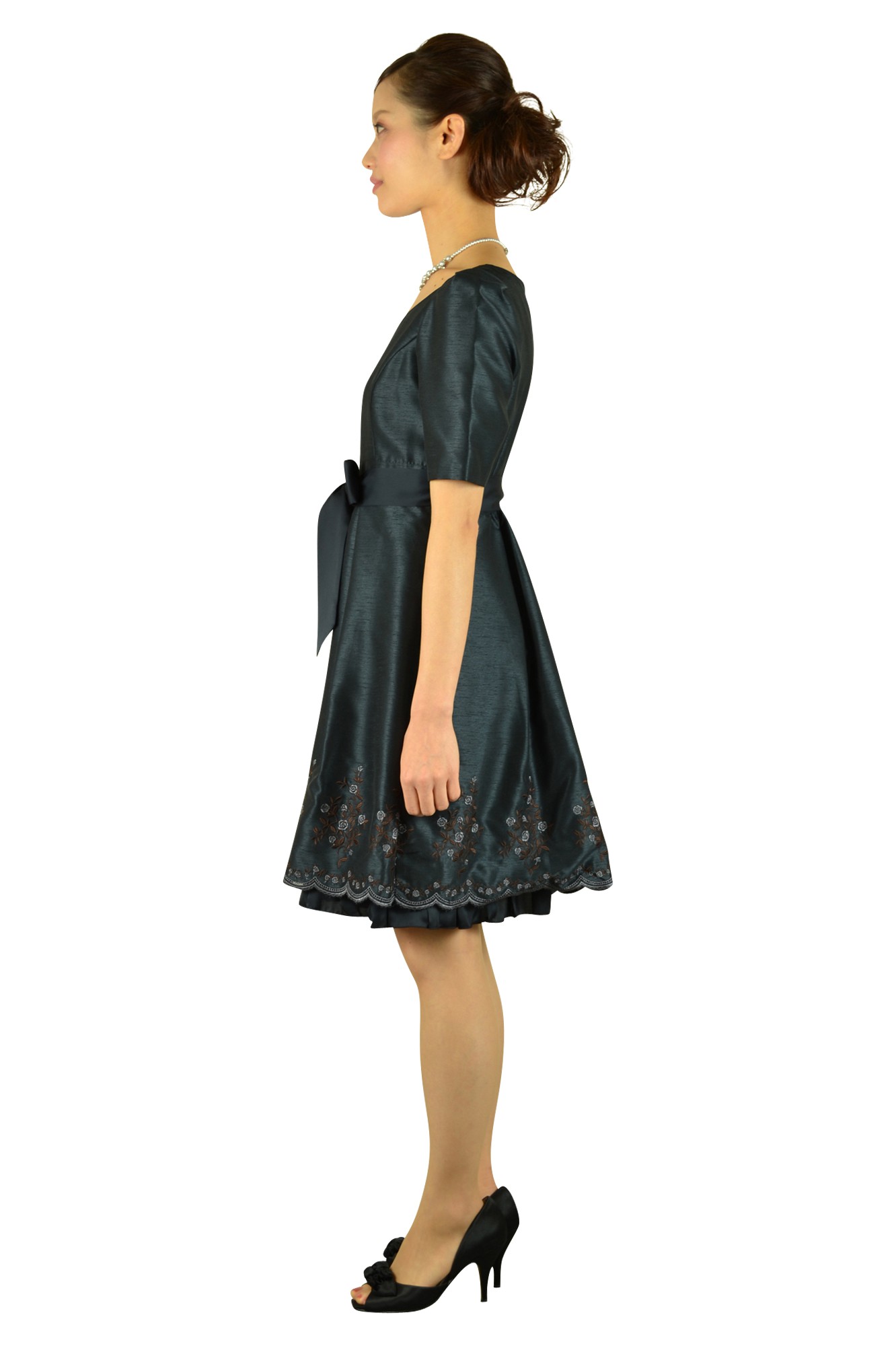 5分袖裾刺繍ネイビードレス