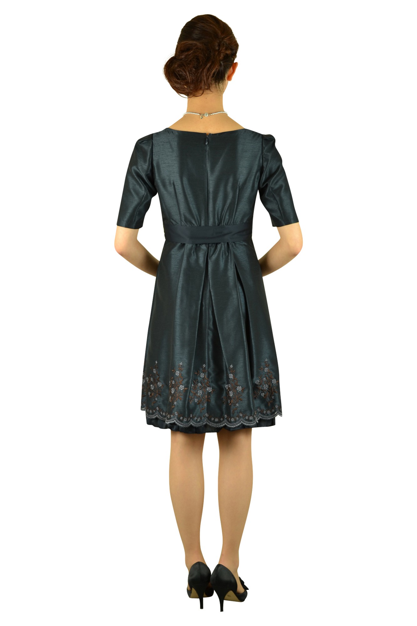 5分袖裾刺繍ネイビードレス