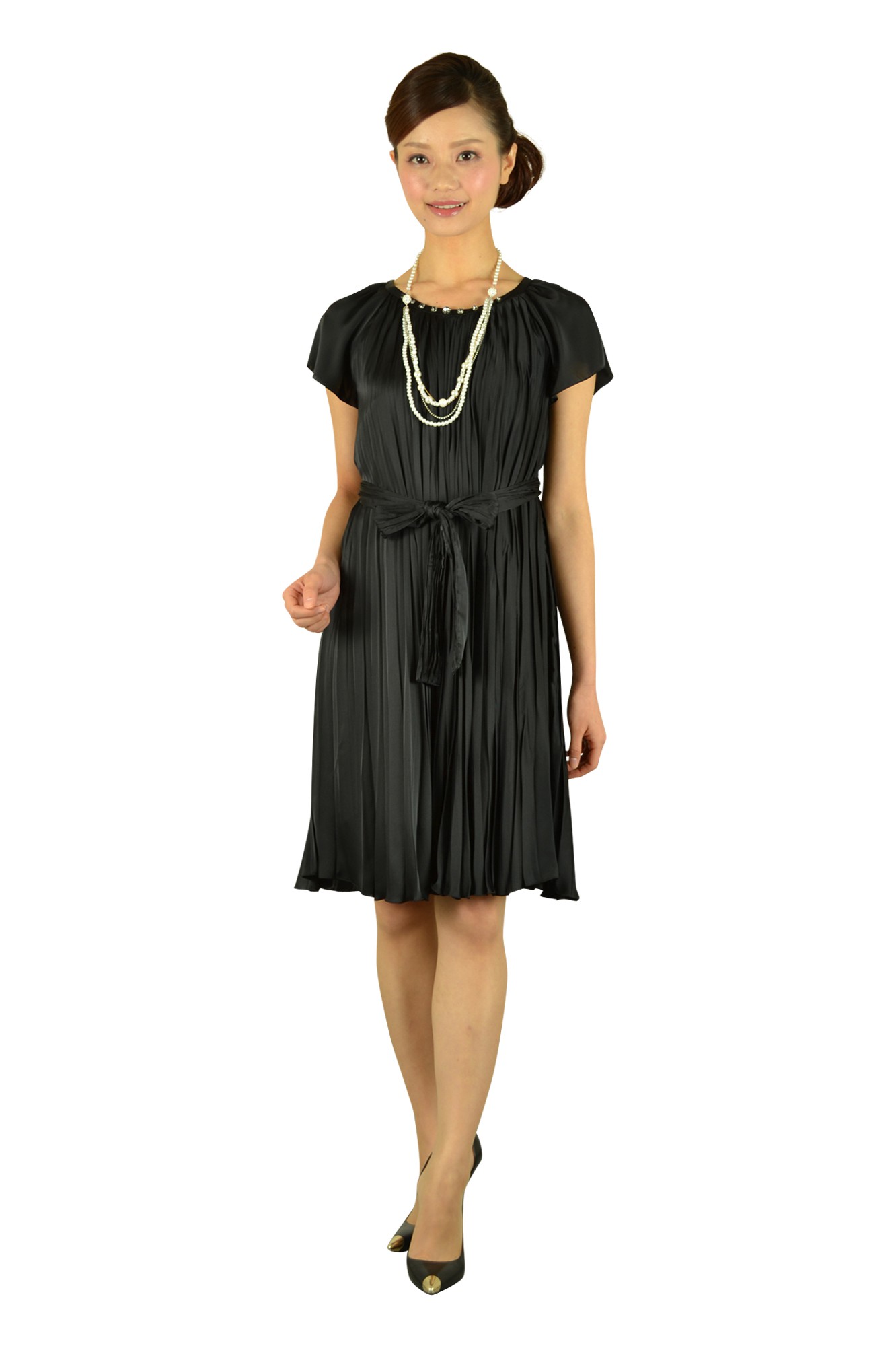 プリーツブラックドレス