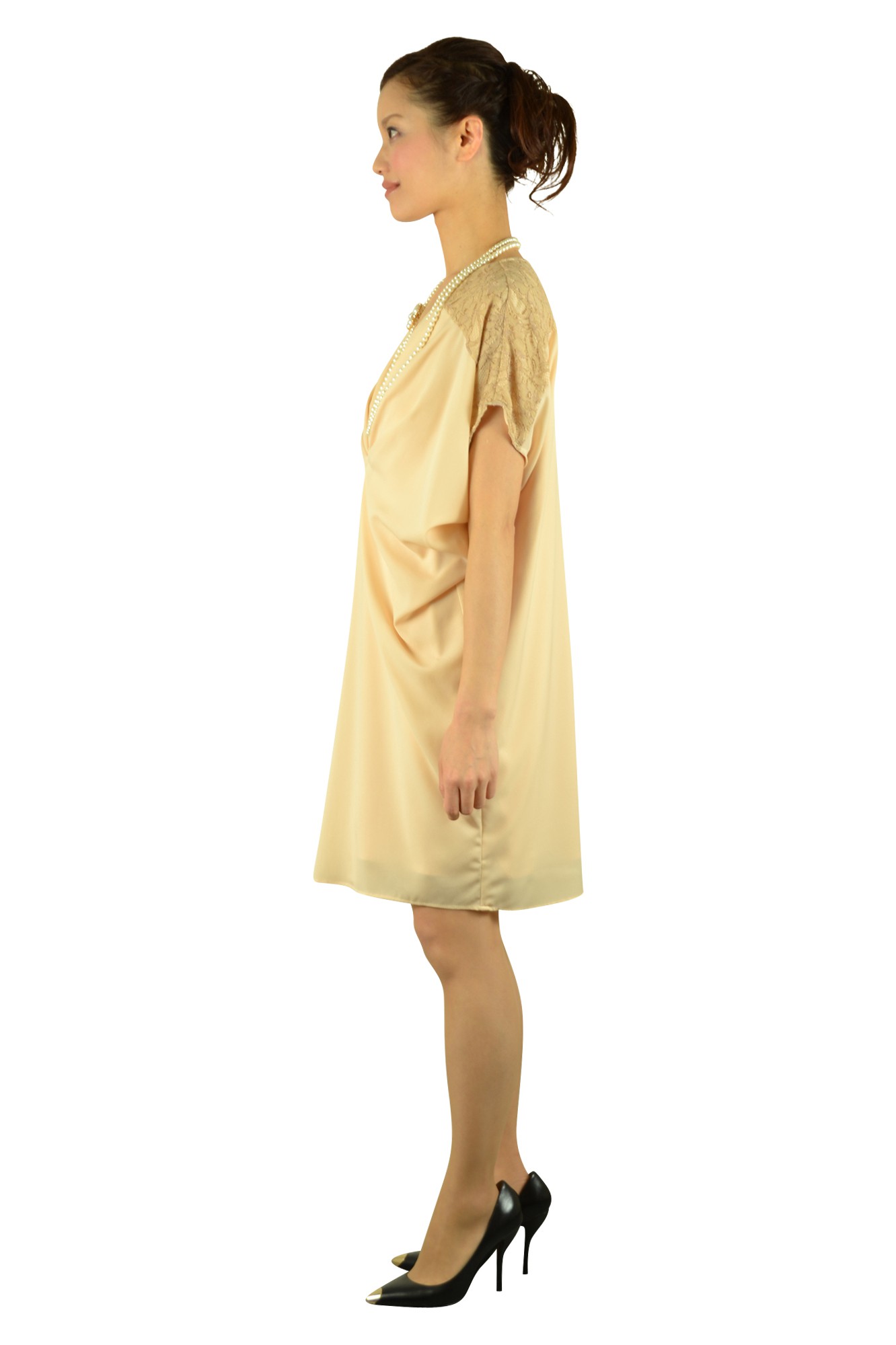 ドルマンクリームドレス