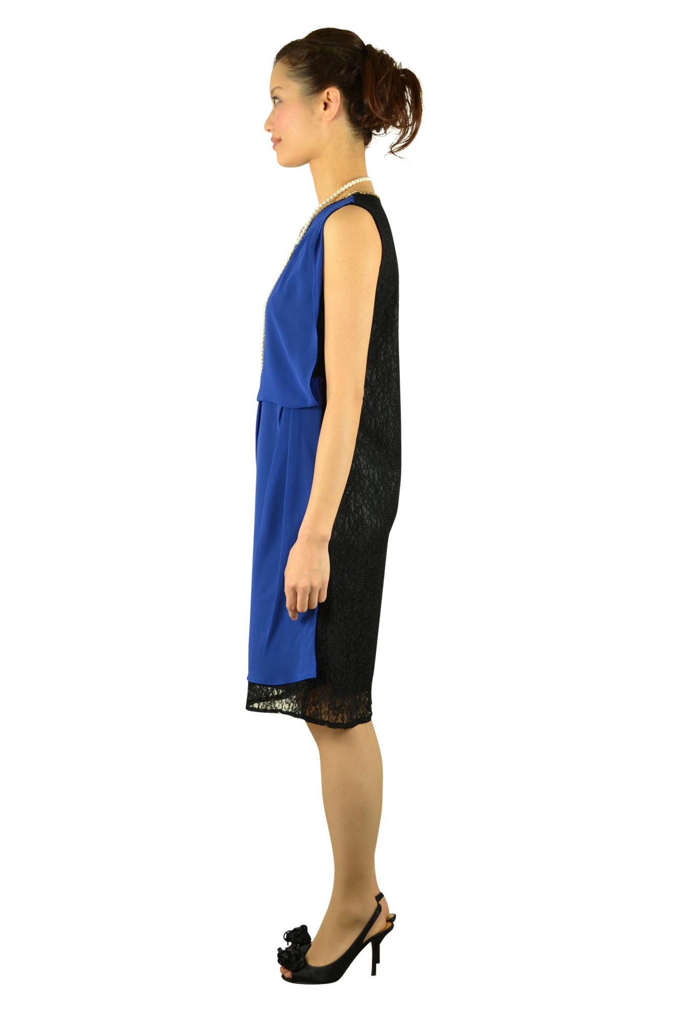 バックレースブルードレス