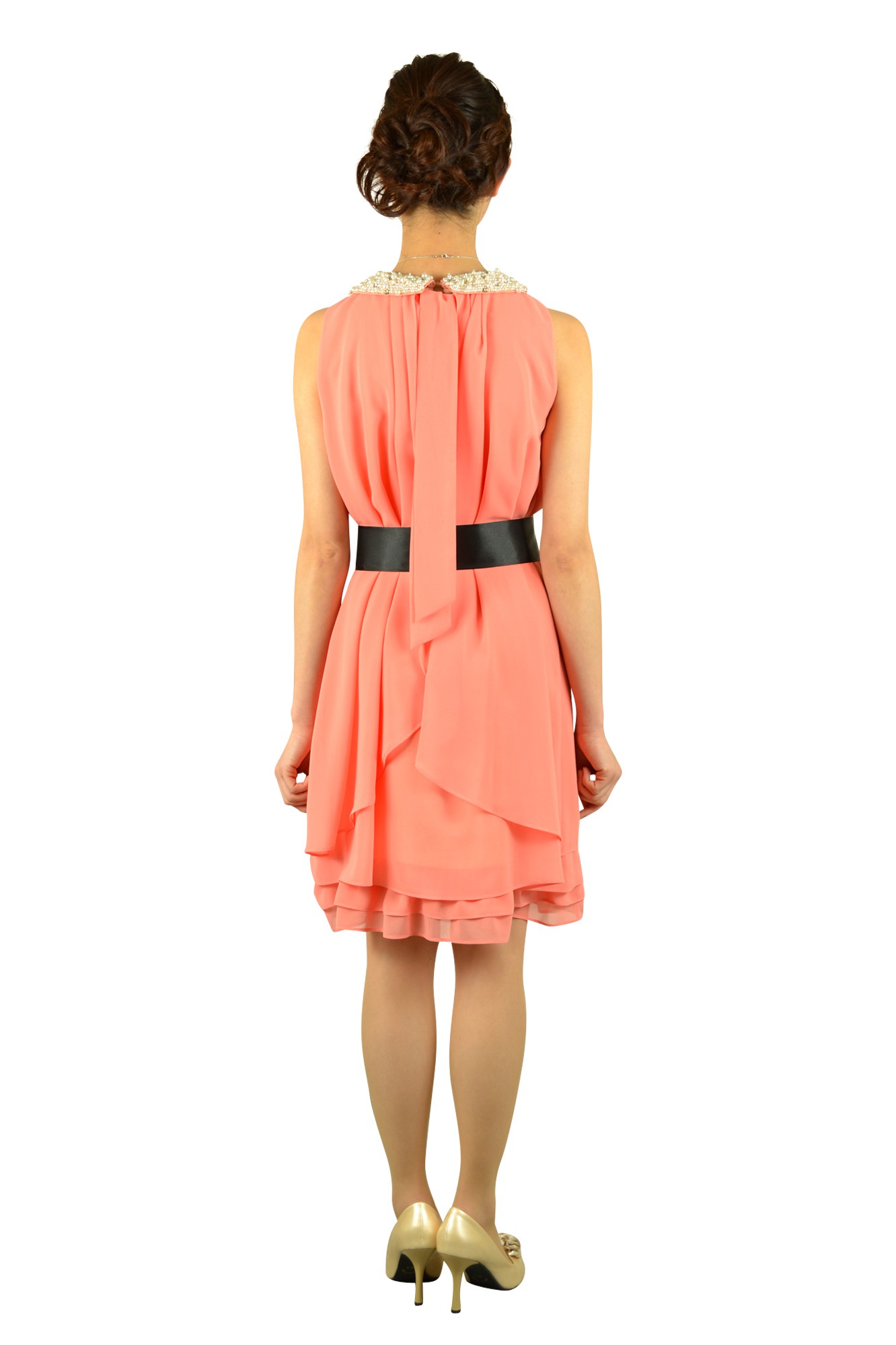 パール襟付きピンクドレス