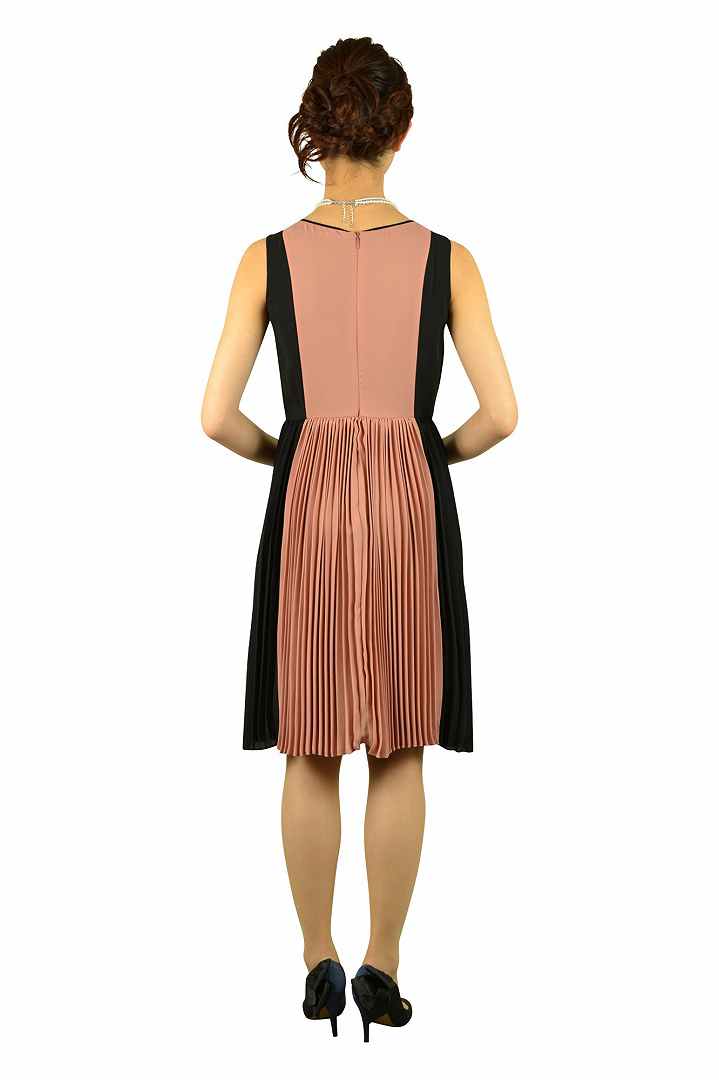 Iラインピンク×ブラックドレス