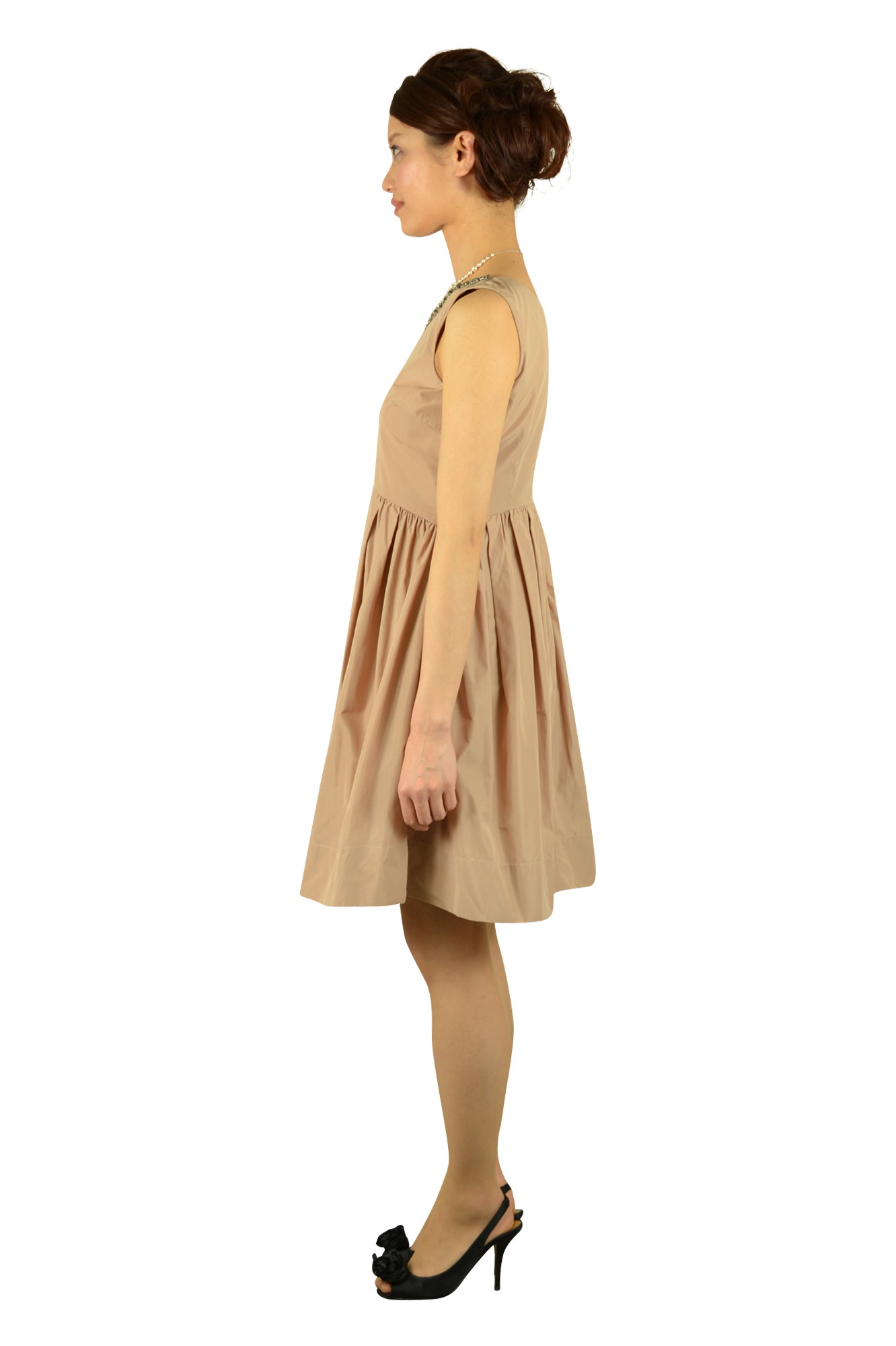 ビジュ付ベージュフレアドレス