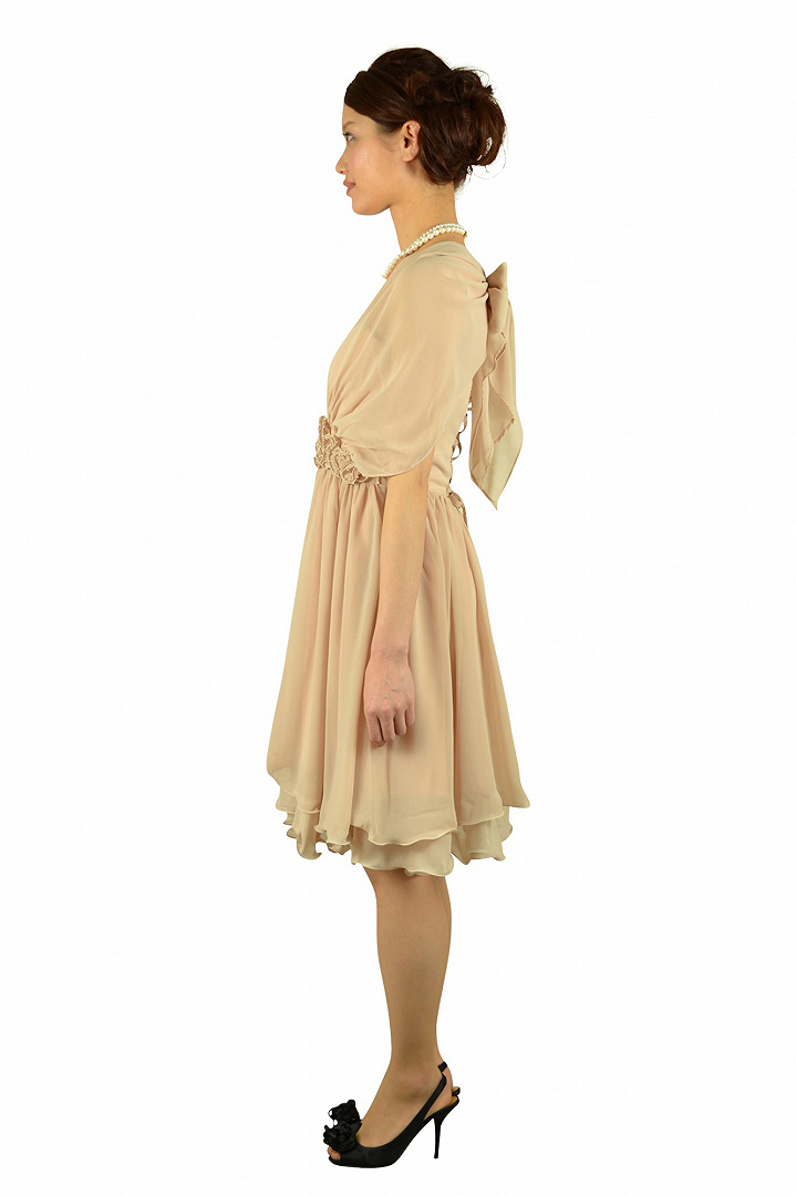 ベージュ編み上げドレス