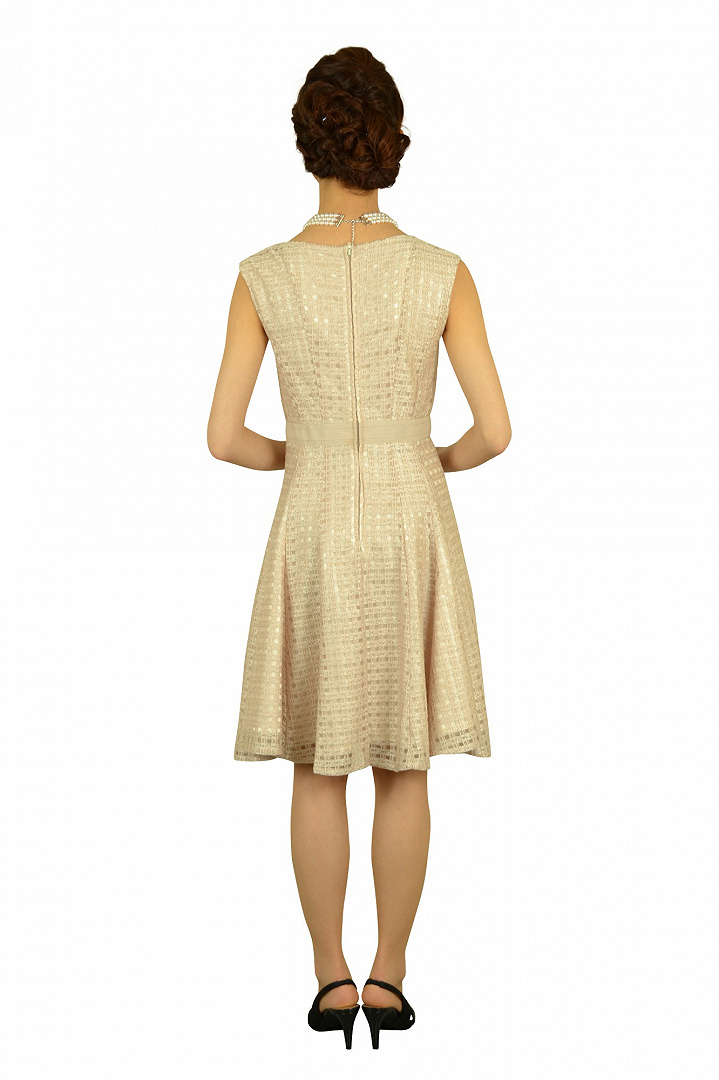 上品格子ベージュドレス