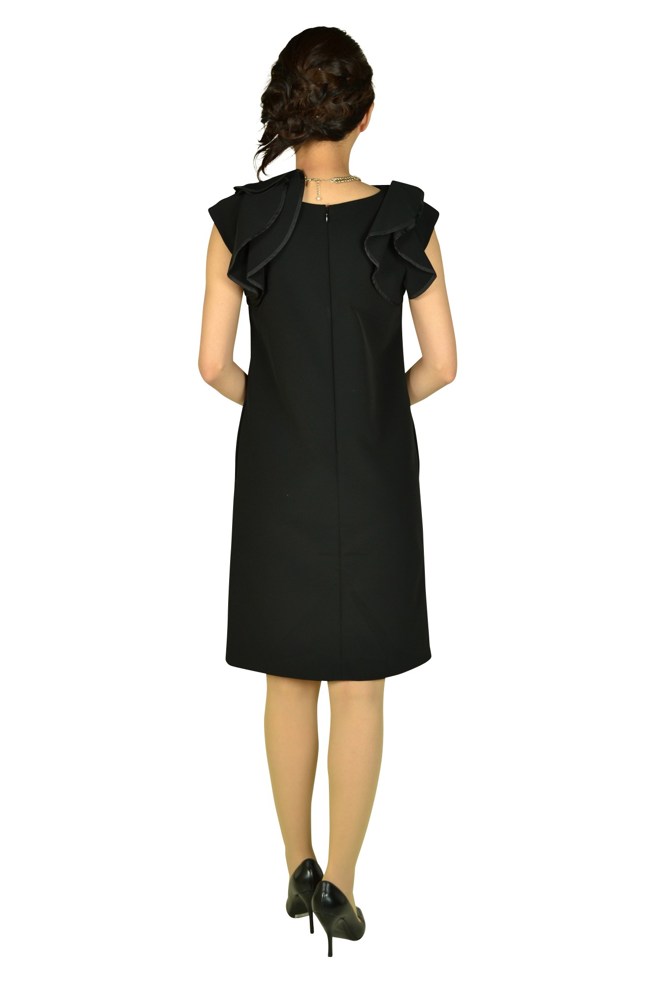 ショルダーフリルブラックドレス