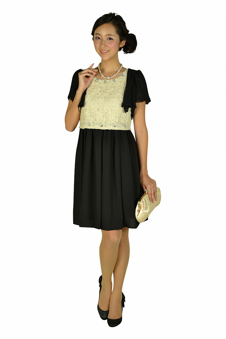 アイボリーレース×ブラックドレス