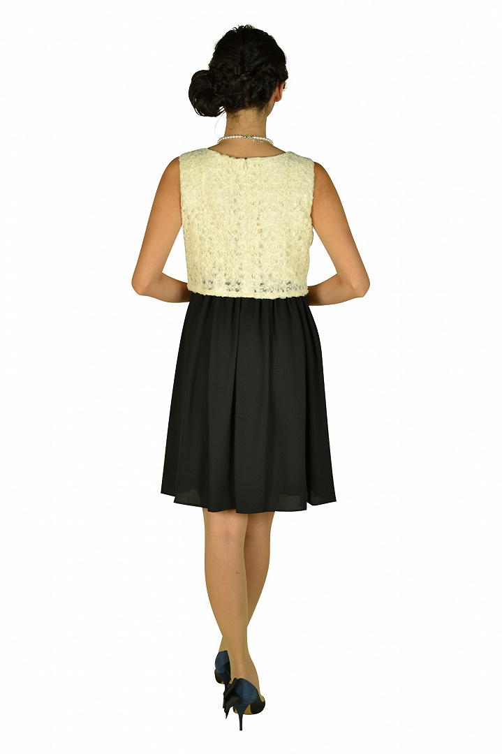 アイボリーレース×ブラックドレス