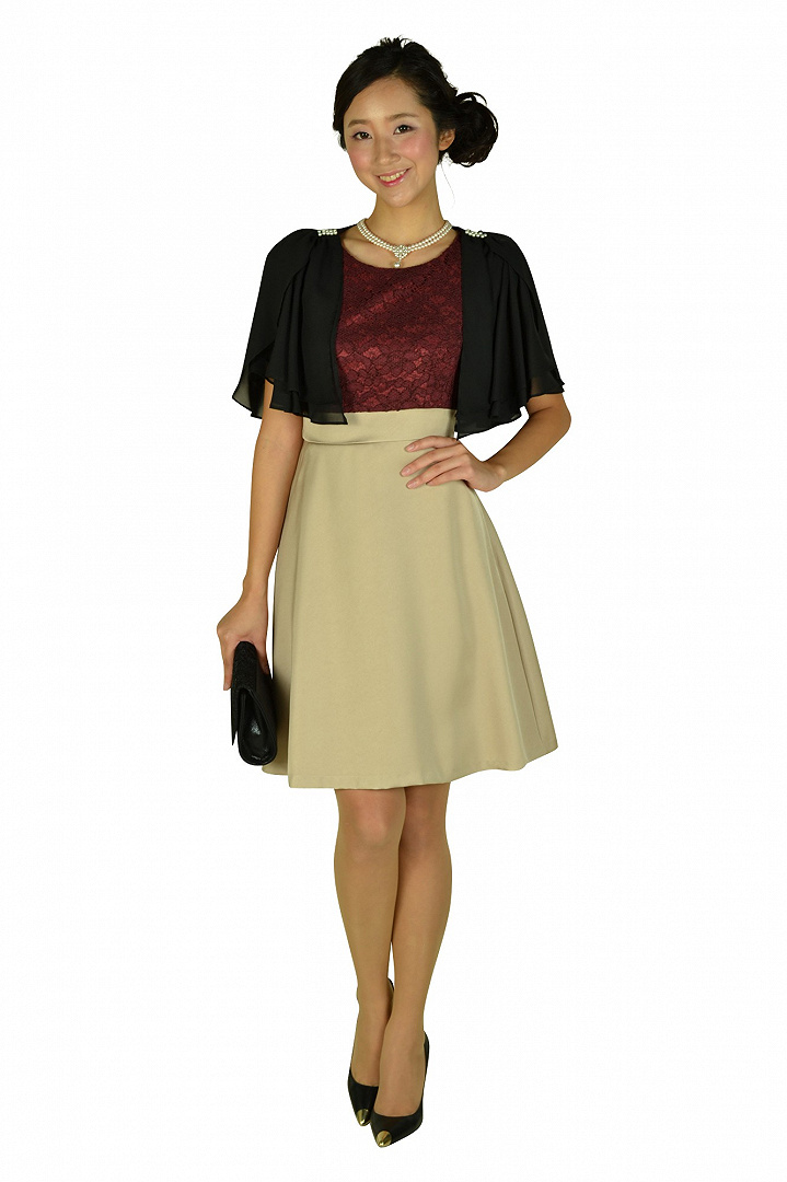 ボルドーレース×ベージュドレス