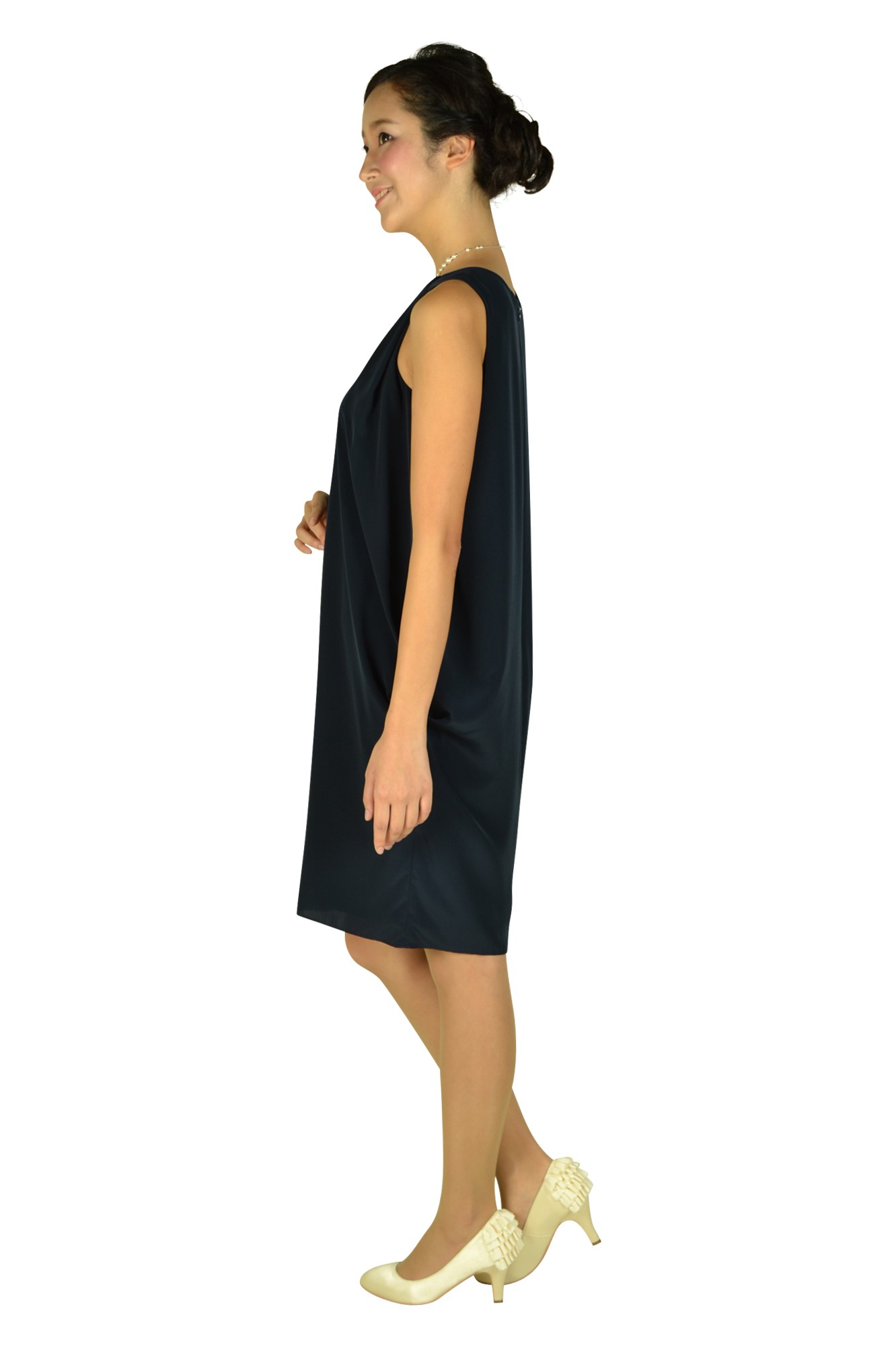 ネックレス風ビジュ付きネイビードレス