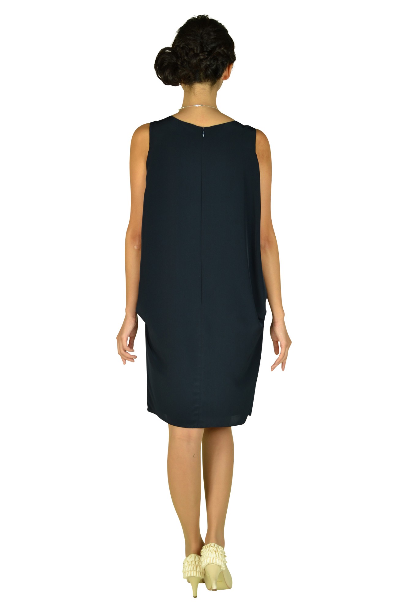 ネックレス風ビジュ付きネイビードレス