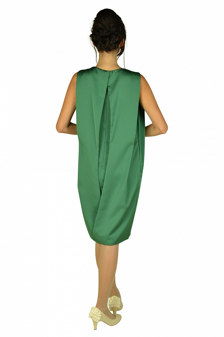 エレガントタックグリーンドレス