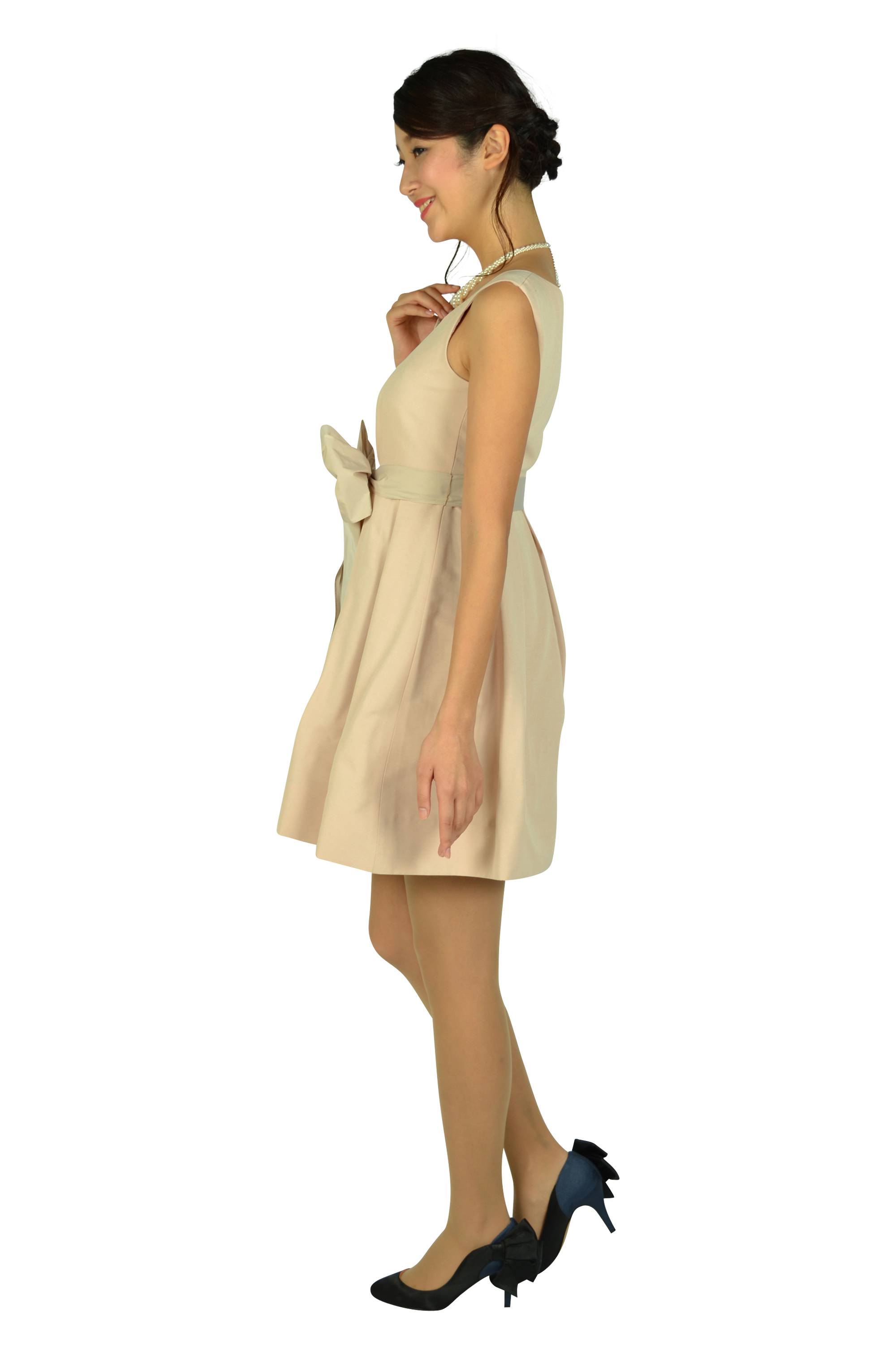 ハートシェイプドネックピンクドレス