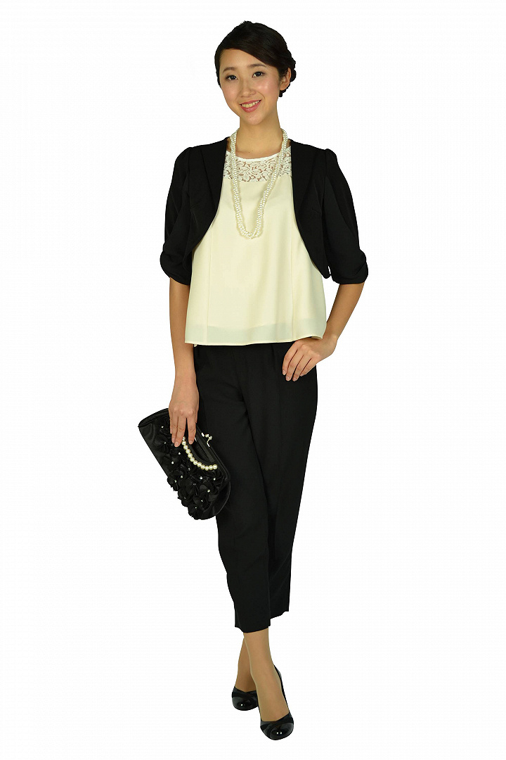 フレア袖アイボリー×ブラックパンツドレス