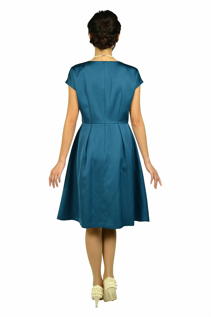 上質シンプルブルードレス