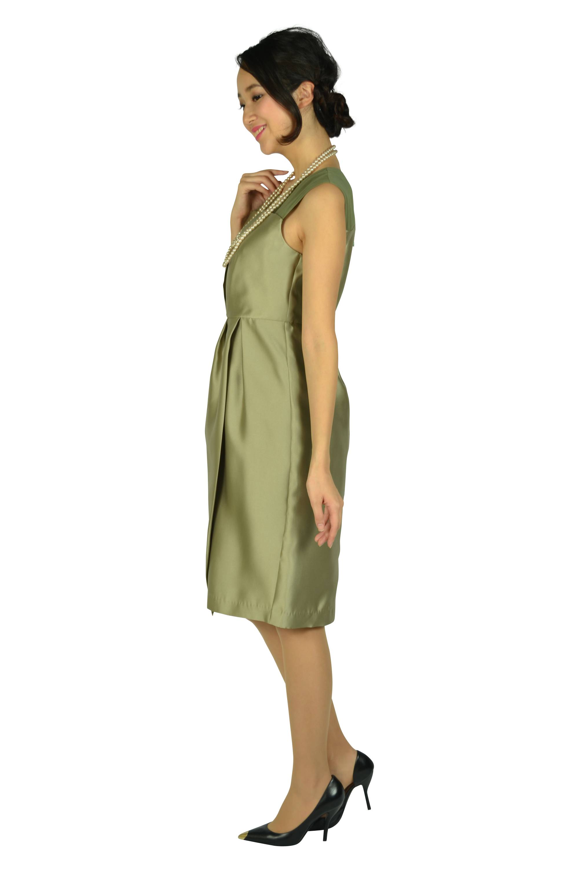 スタイリッシュカーキドレス