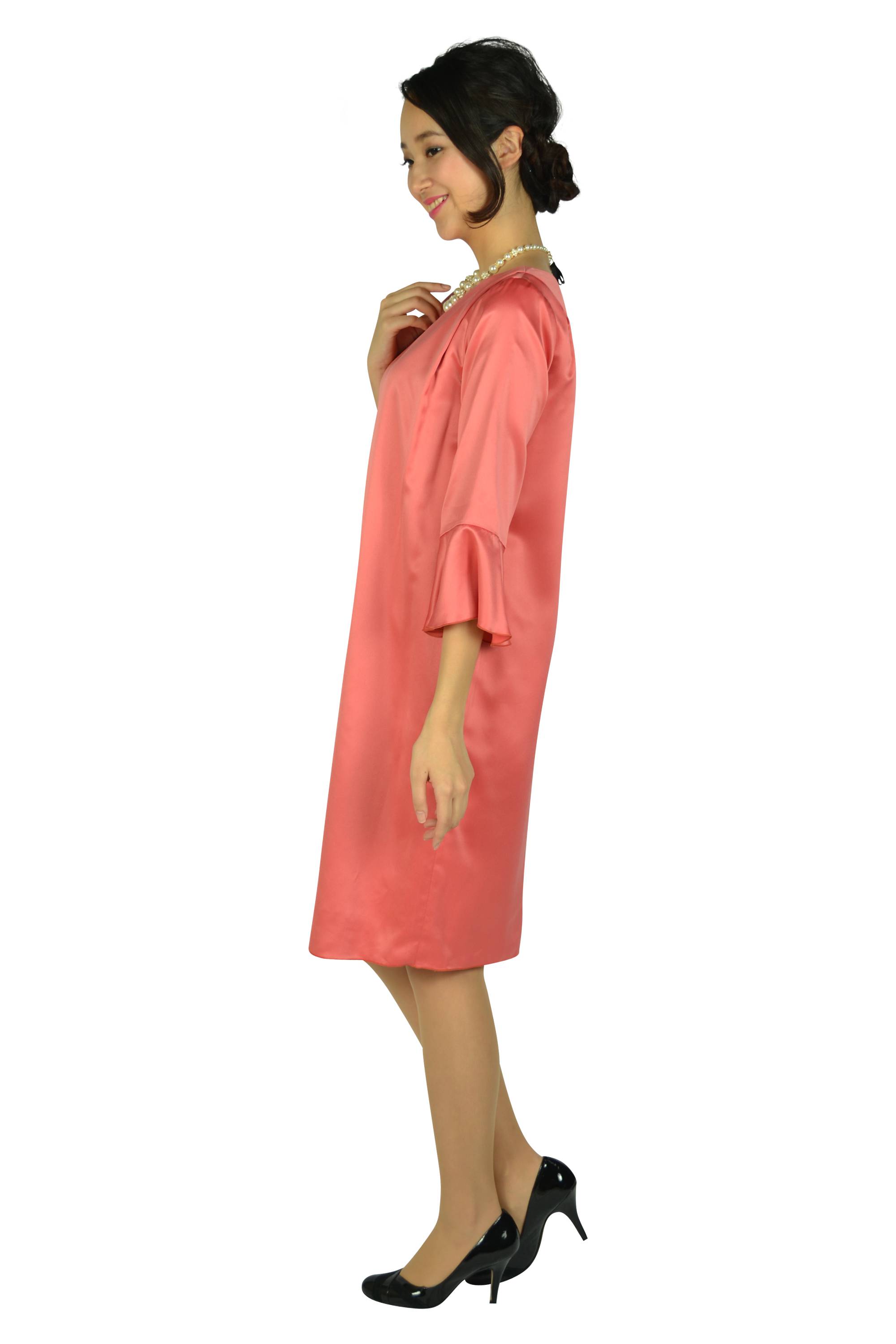 フレアスリーブ光沢サーモンピンクドレス