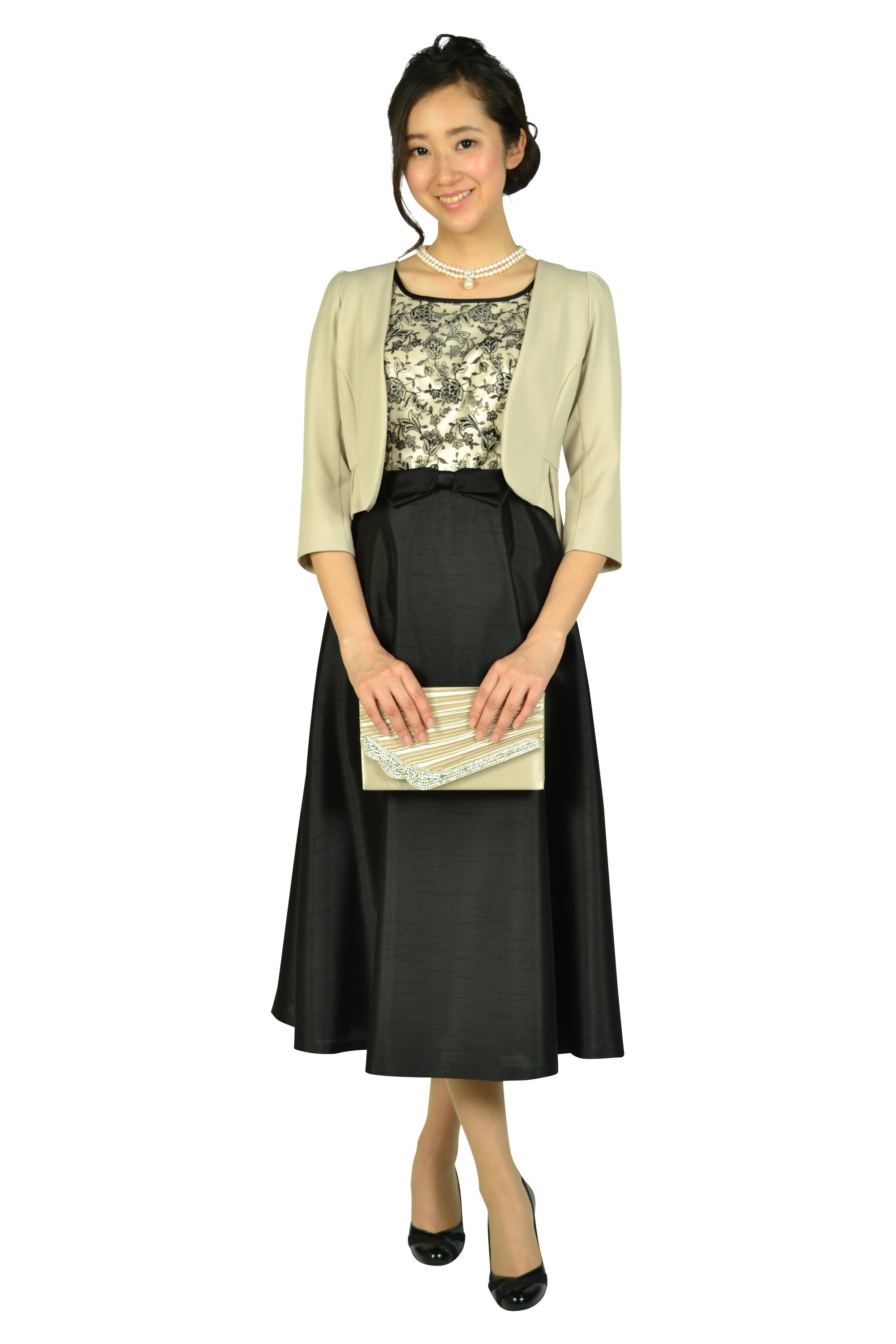 ブラック×フラワーミディ丈ベージュドレス