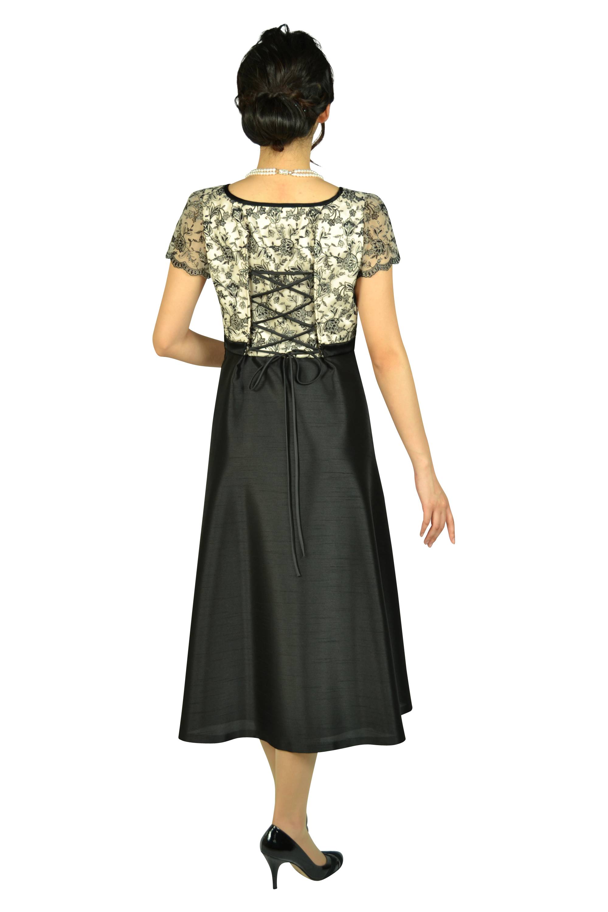 ブラック×フラワーミディ丈ベージュドレス