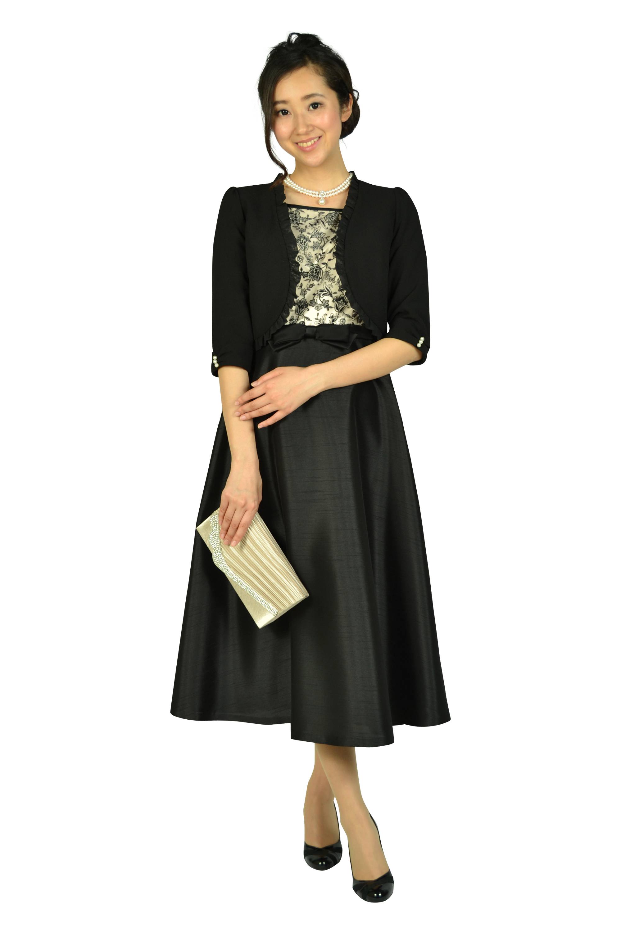 ブラック×フラワーミディ丈ベージュドレス