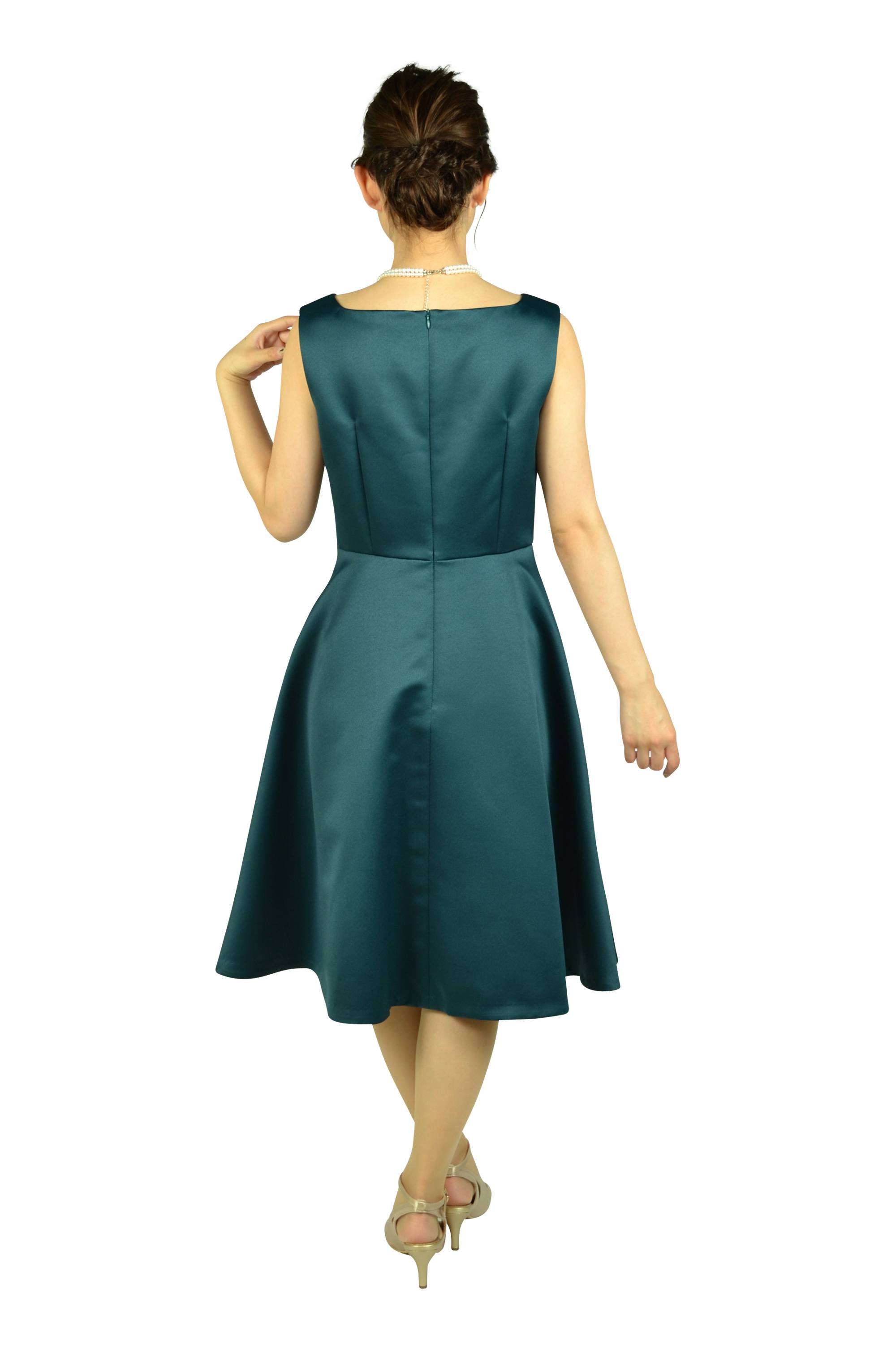 上品シンプルグリーンドレス