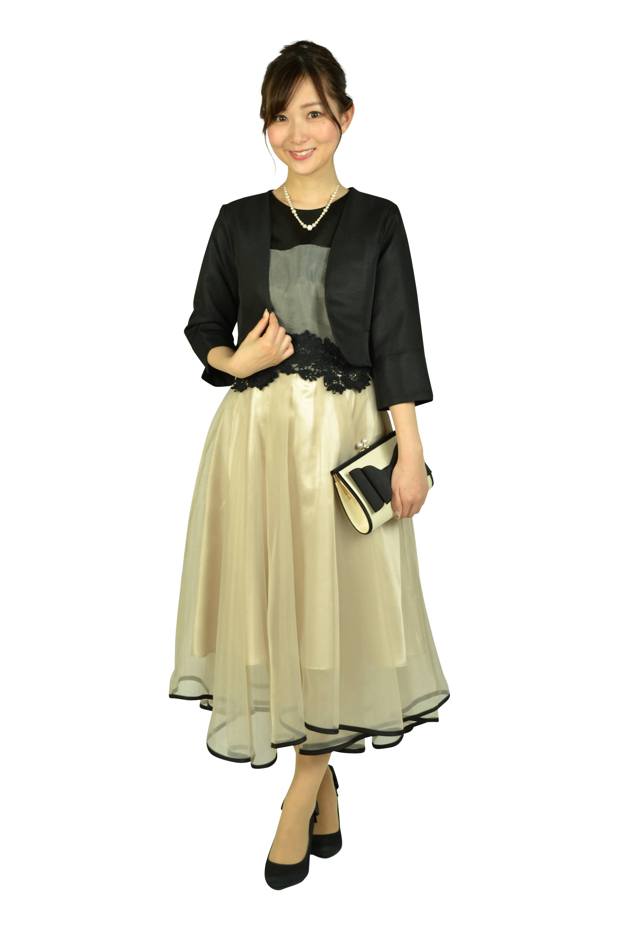 ふんわりブラック×アイボリードレス