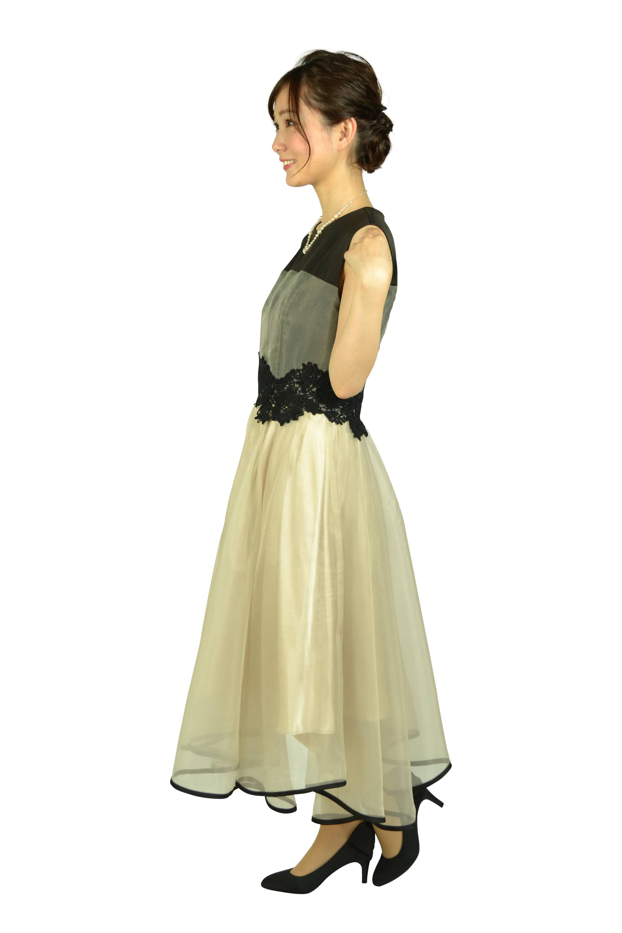 ふんわりブラック×アイボリードレス