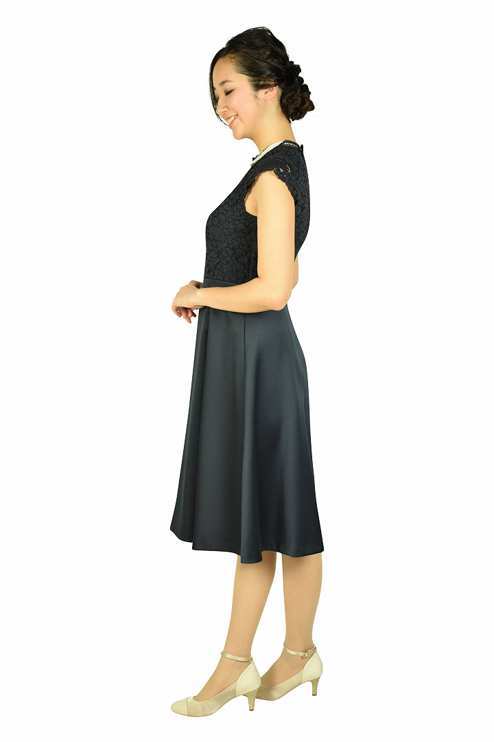 上品ボトルネックネイビードレス