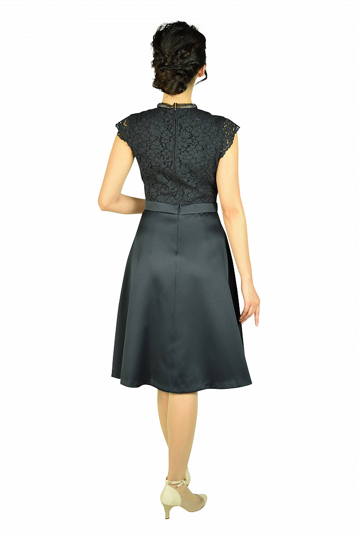 上品ボトルネックネイビードレス