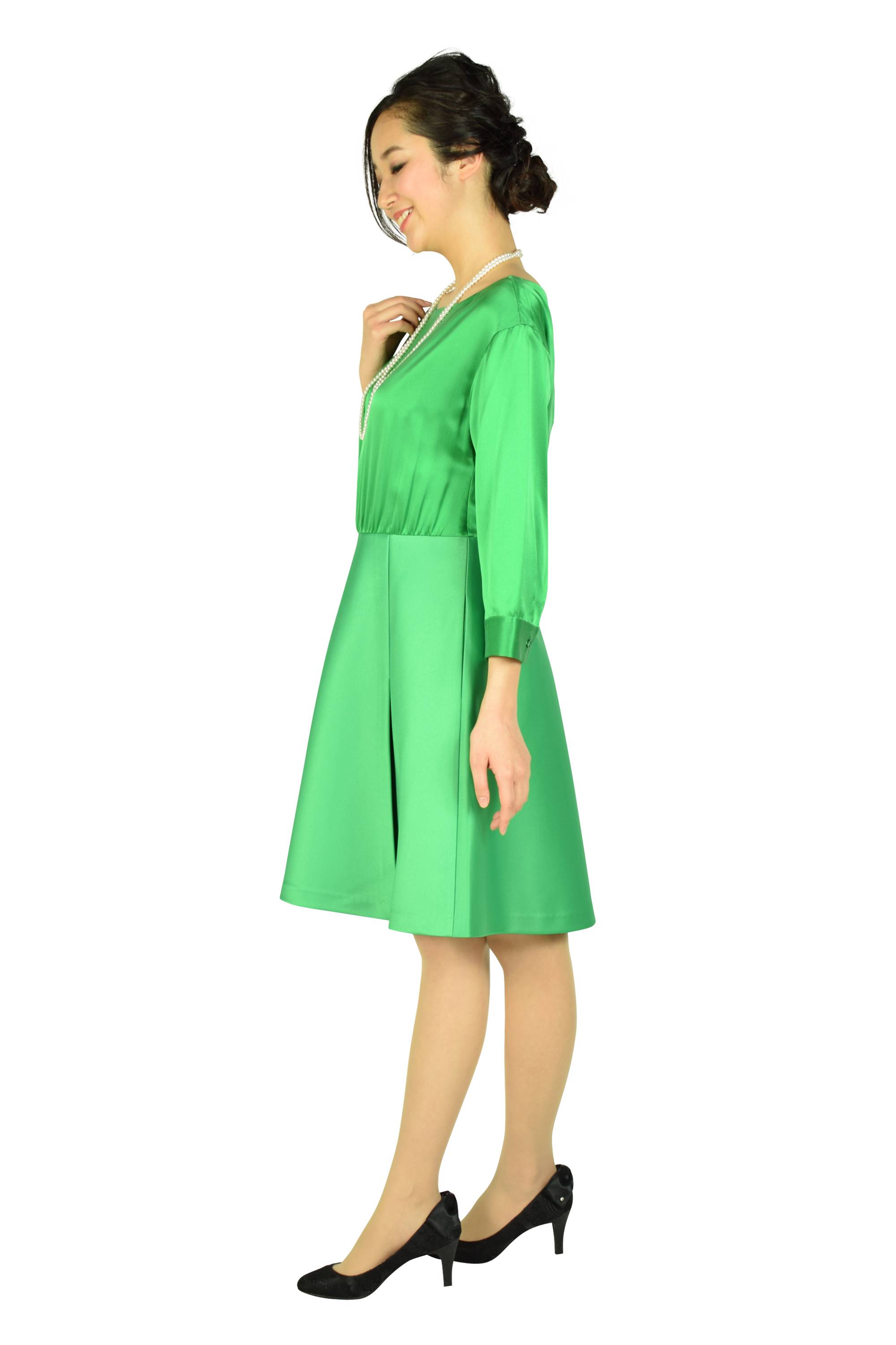 袖あり光沢グリーンドレス