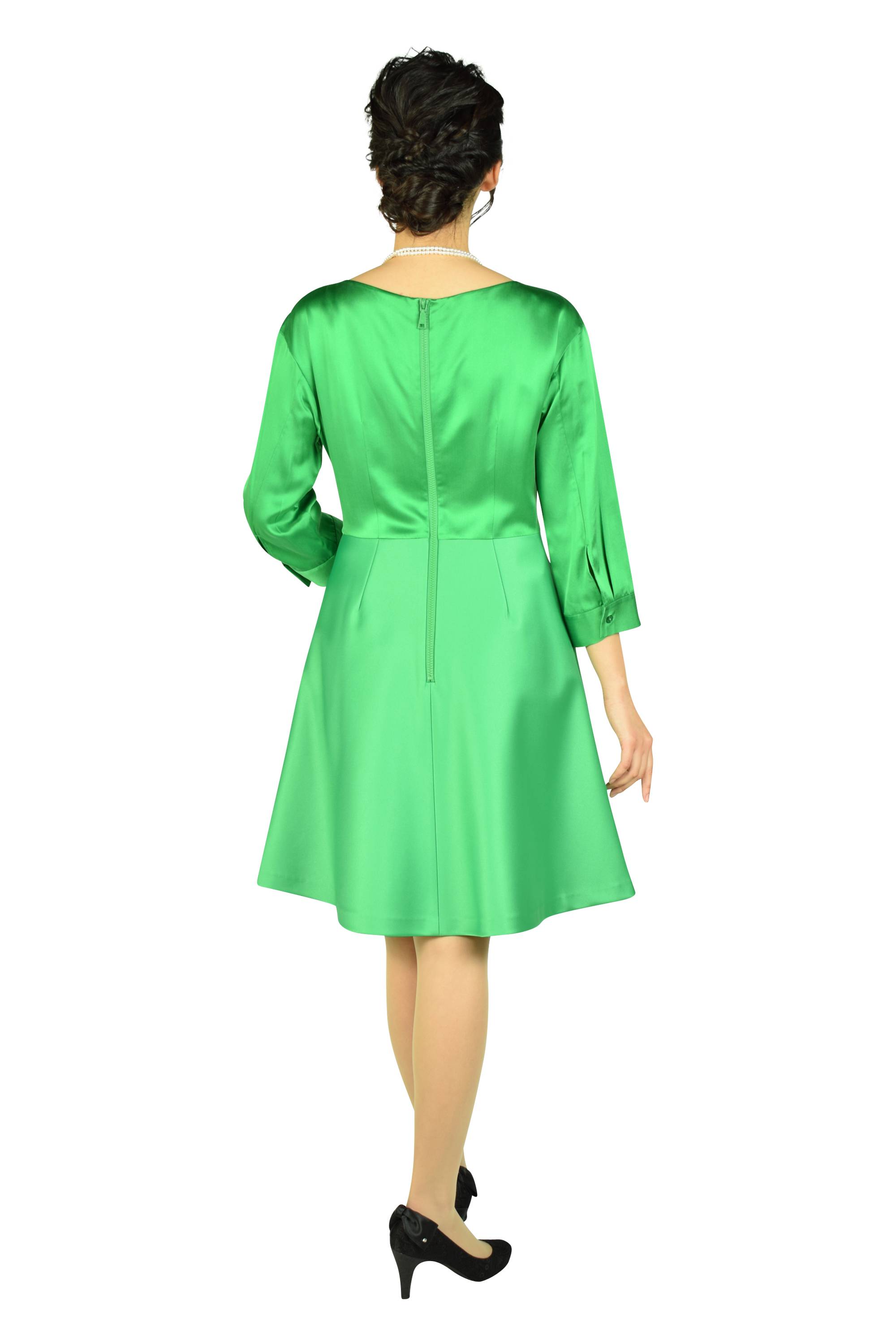 袖あり光沢グリーンドレス