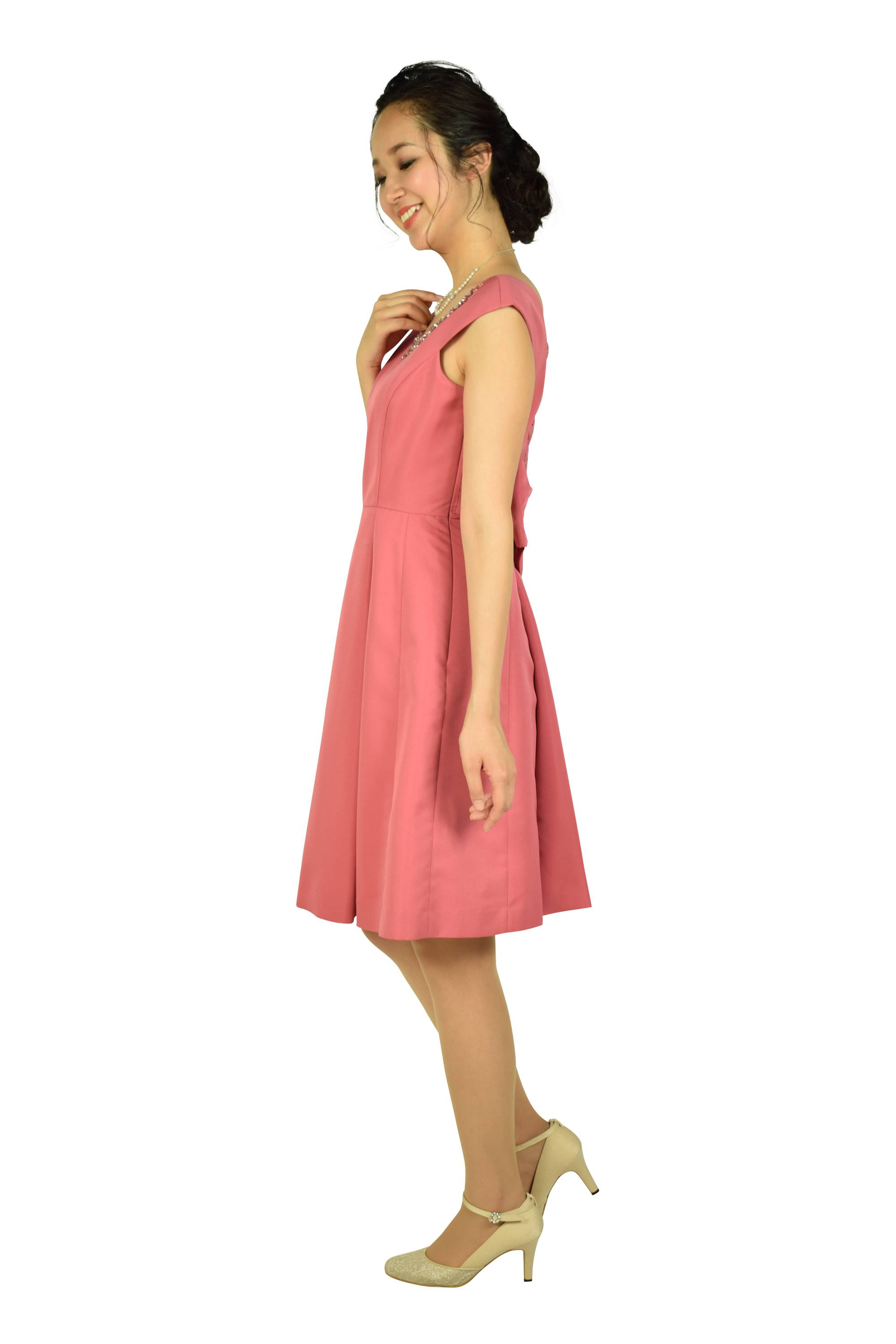 華やかビジュ濃ピンクドレス