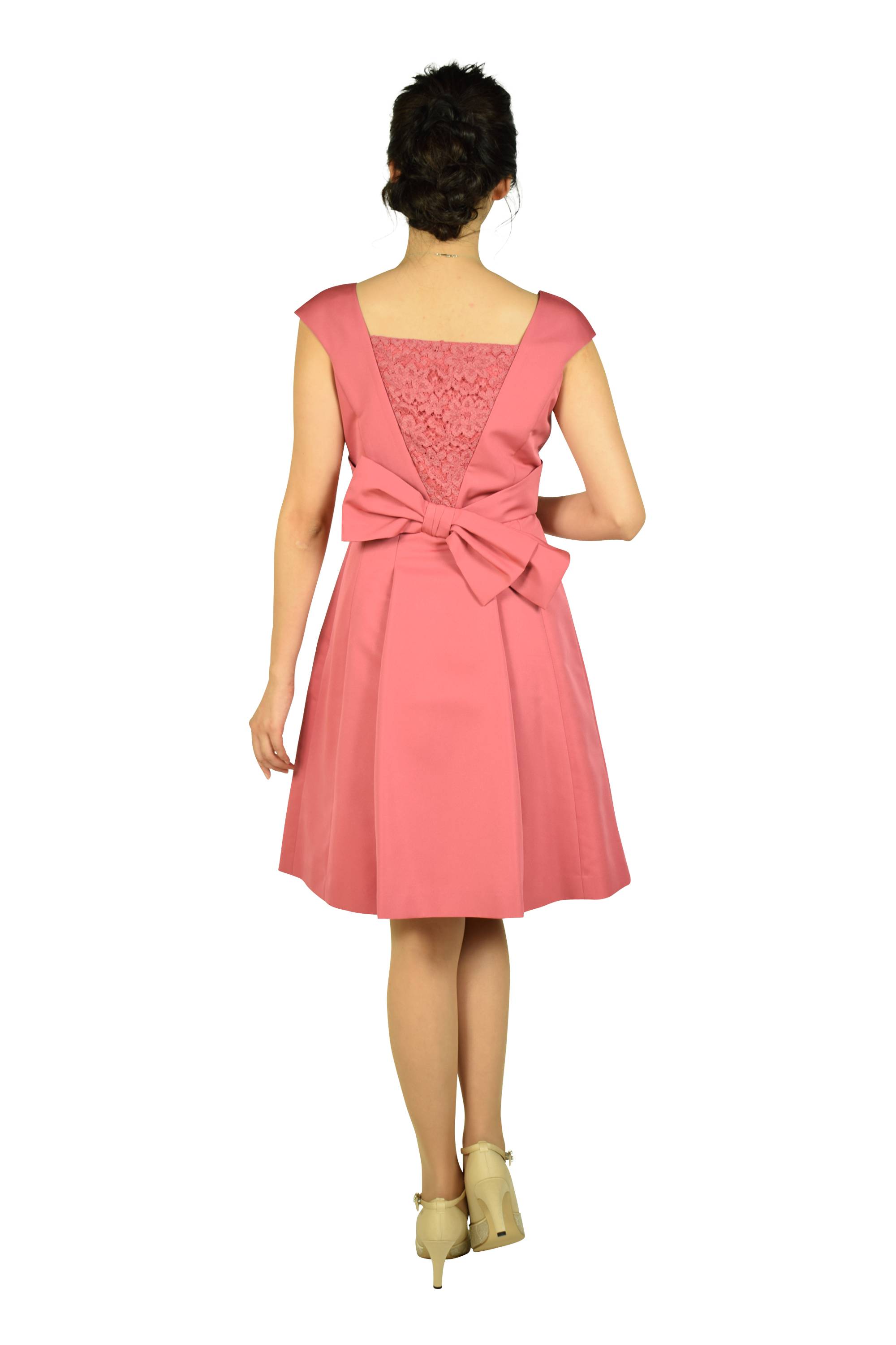 華やかビジュ濃ピンクドレス