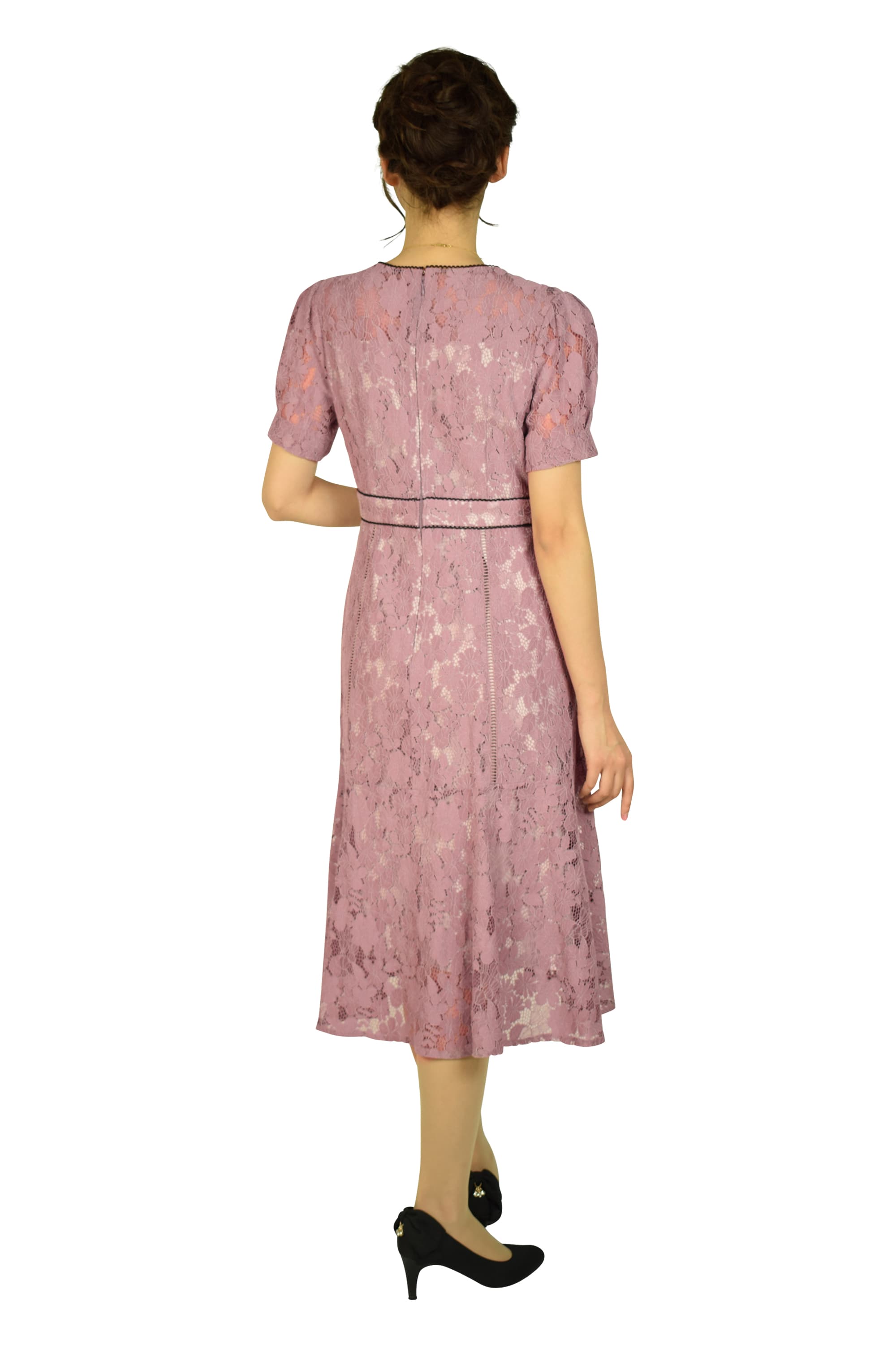 パフスリーブレースピンクドレス