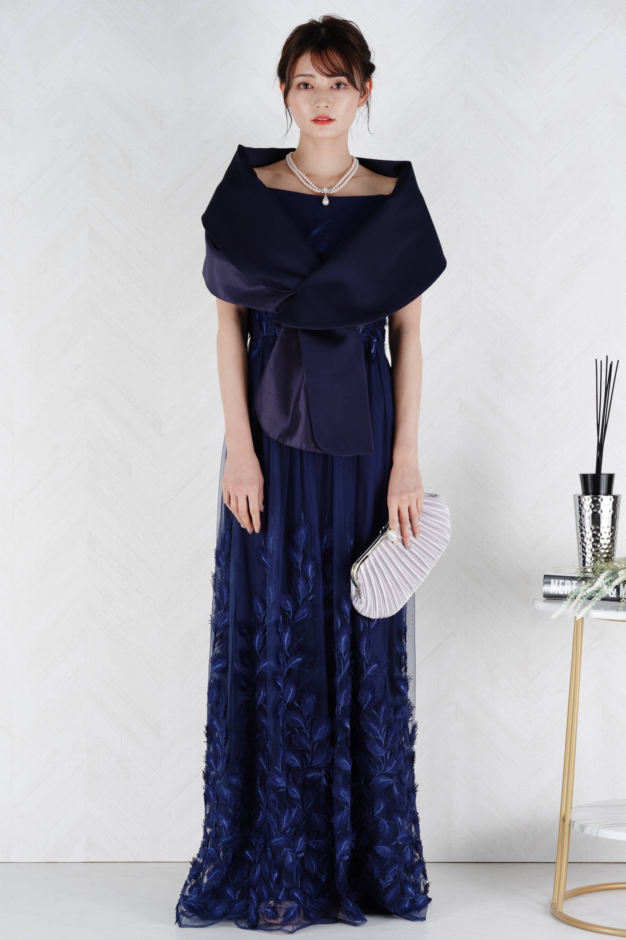 パール&クリスタル付ピンクベージュパンプス