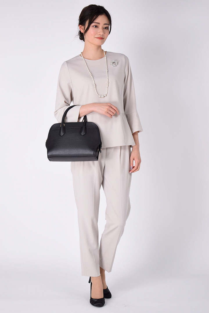 ペプラムトップスグレージュパンツドレス