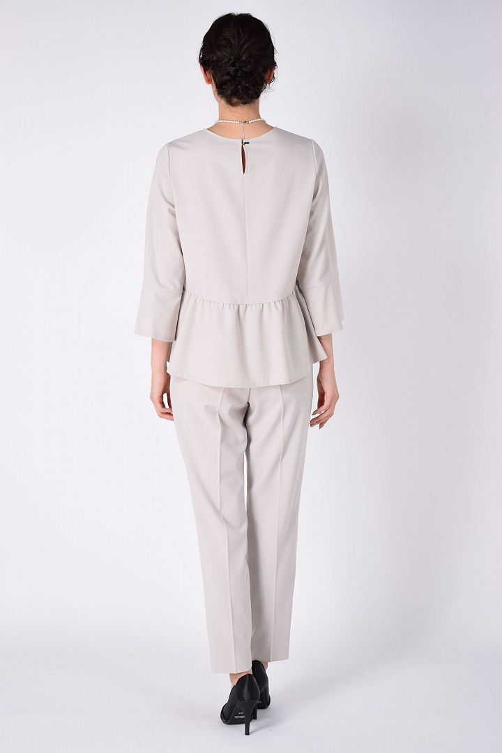 ペプラムトップスグレージュパンツドレス